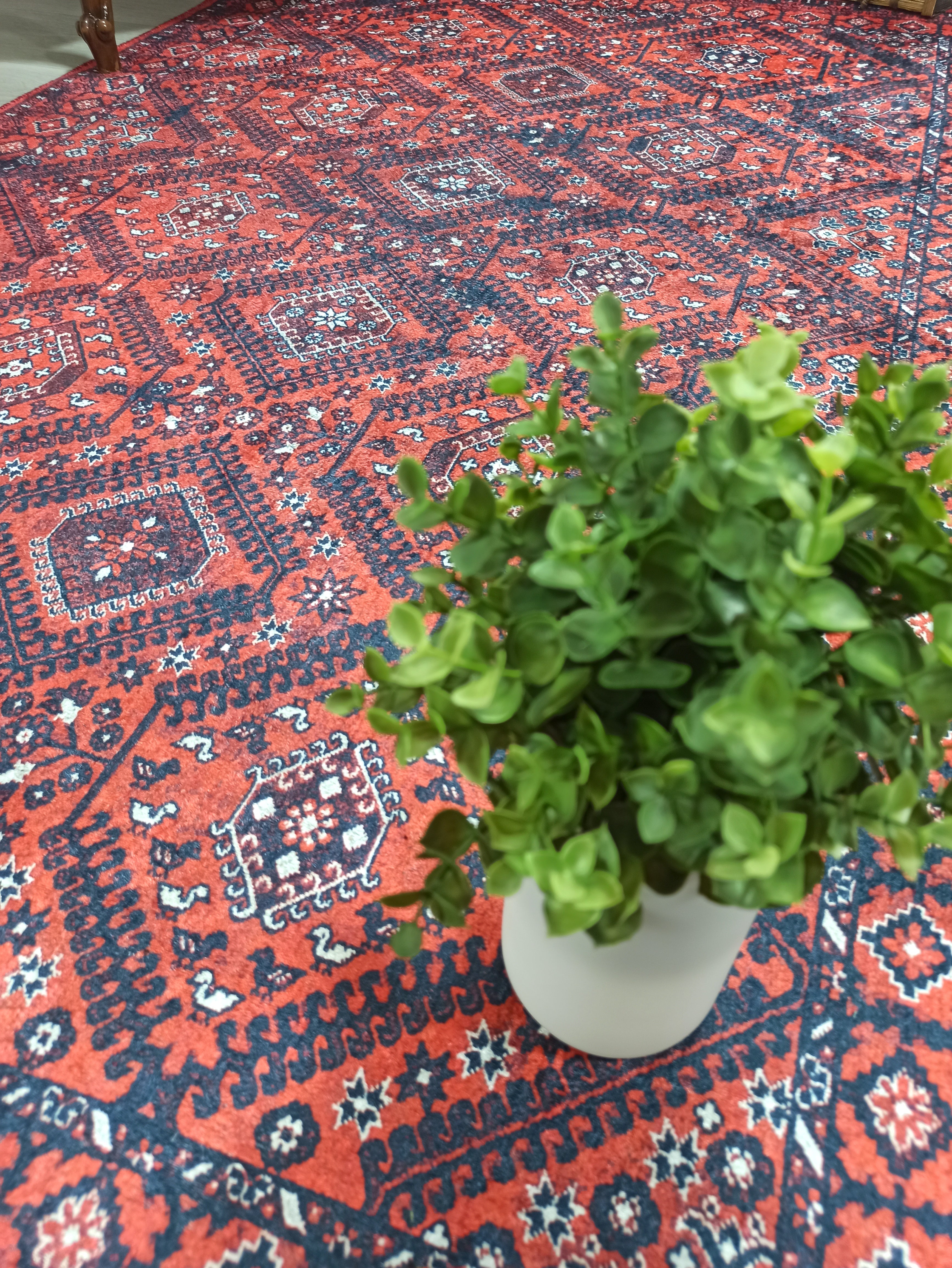 Blassrosa, cremebeige, geometrisch gemusterter Kelim-Teppich