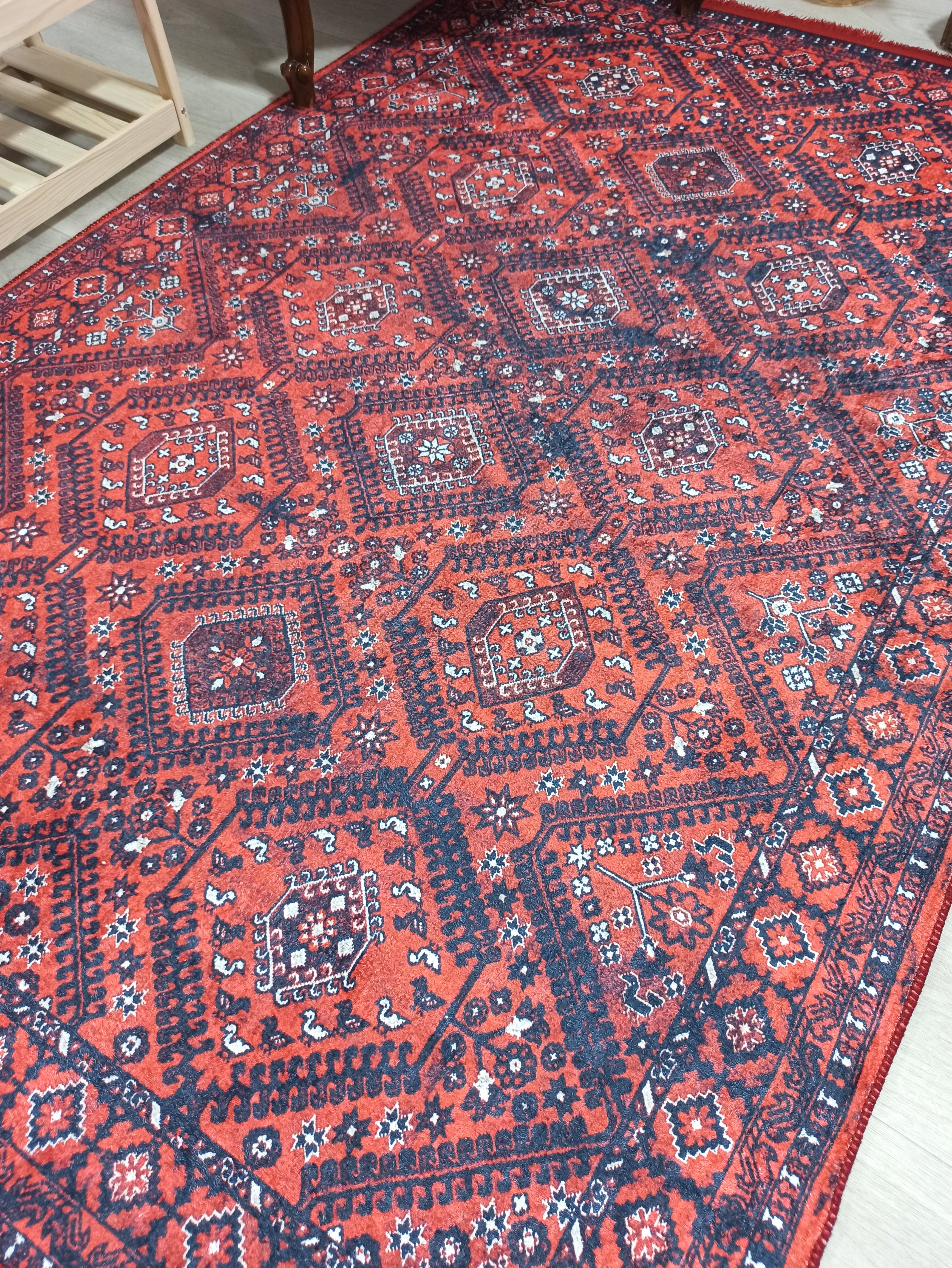 Blassrosa, cremebeige, geometrisch gemusterter Kelim-Teppich