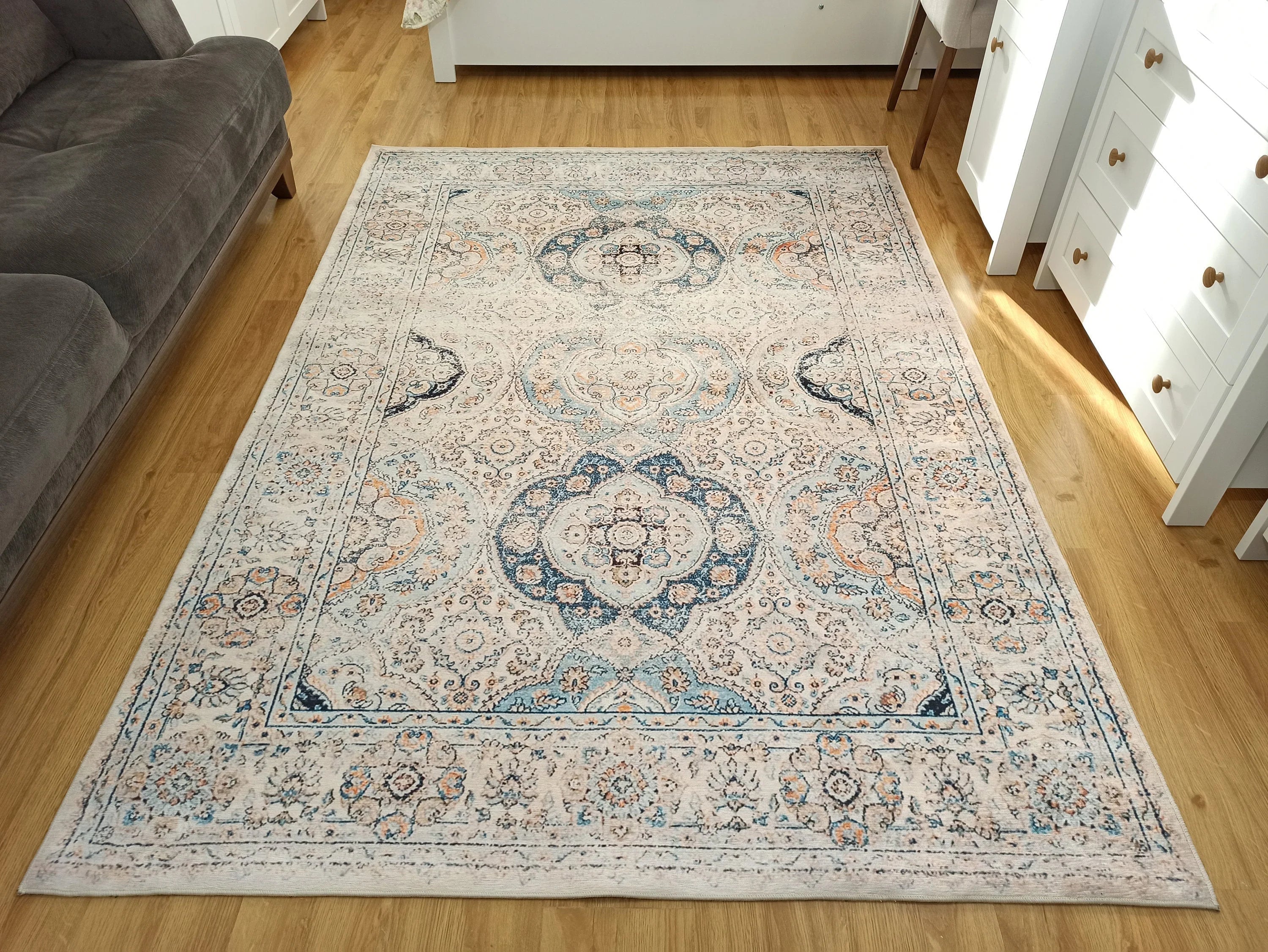 Grauer Vintage-Teppich mit geometrischem Muster