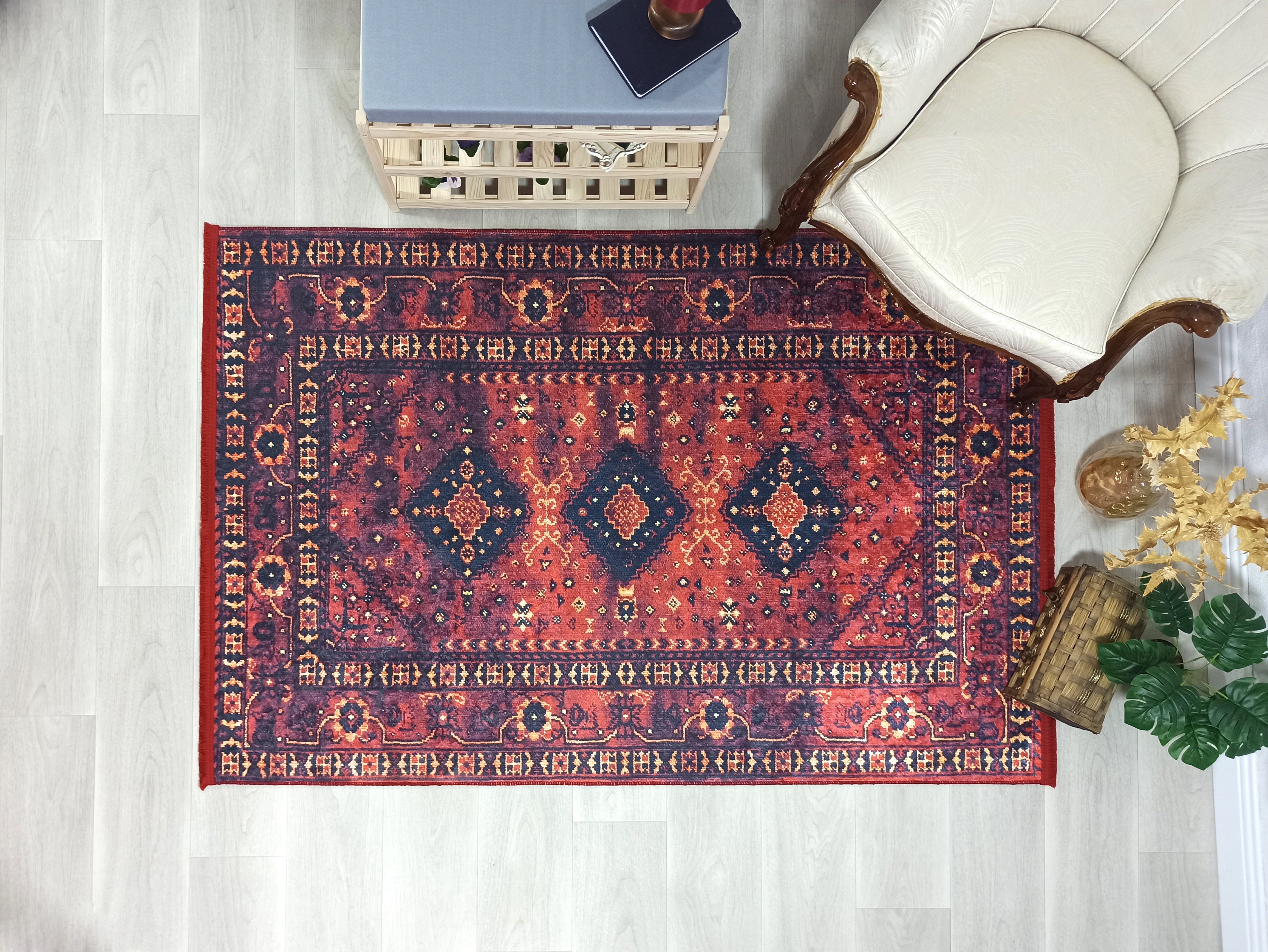 Kırmızı Lacivert Geometrik Desenli Halı - Pera Halı