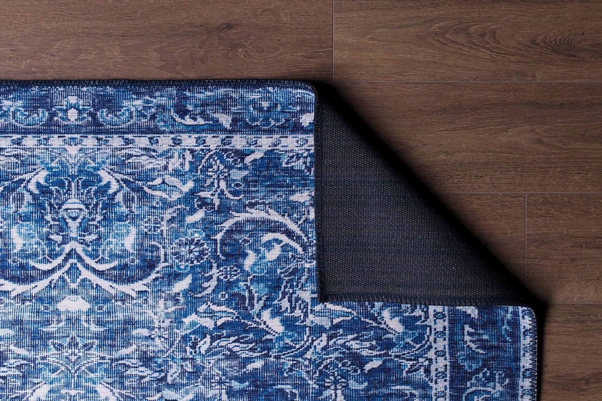 Lacivert ve Beyaz Yoğun Çiçekli Vintage Halı