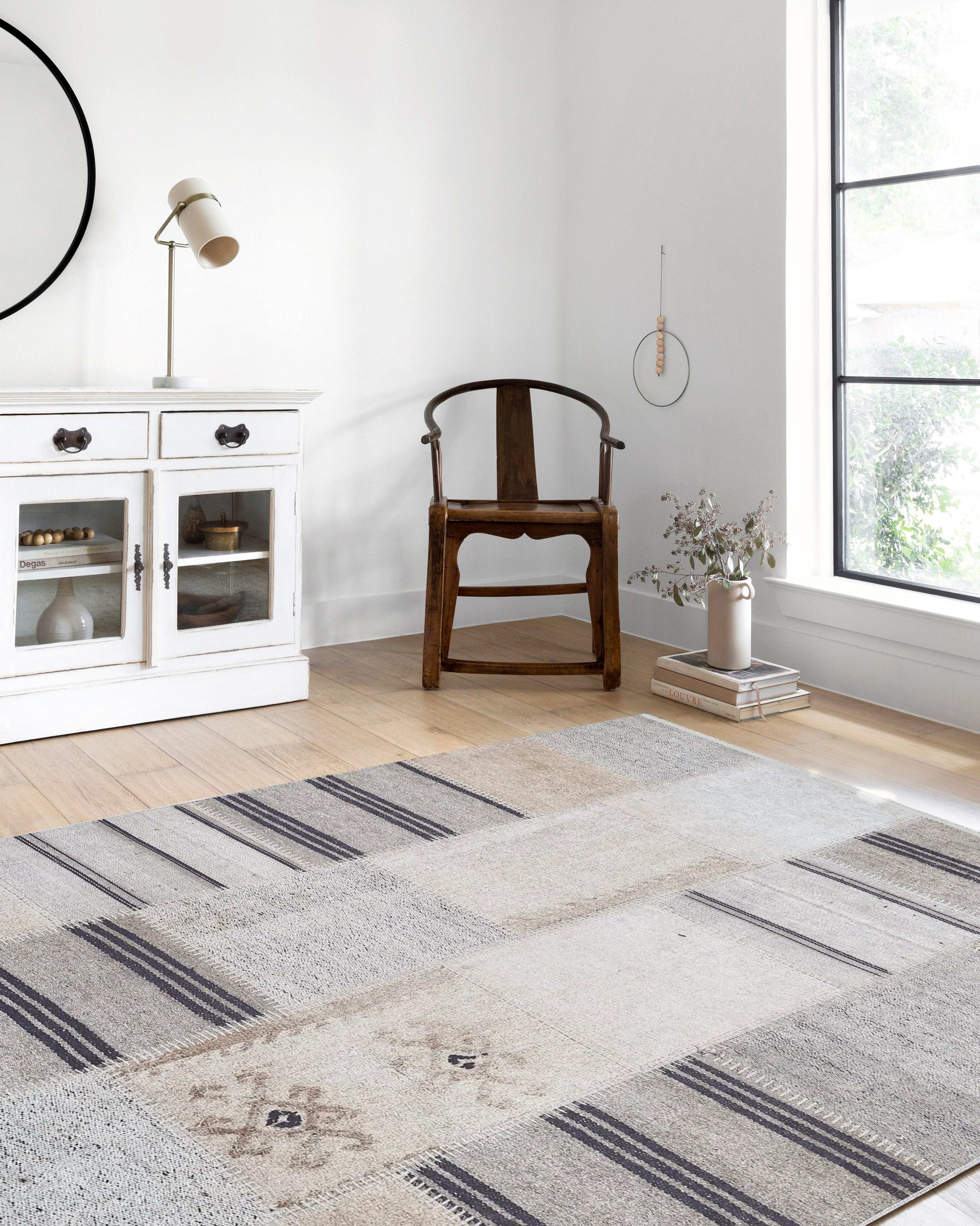 Geometrik Desenli Vintage Bej Siyah Kilim Halı - Pera Halı