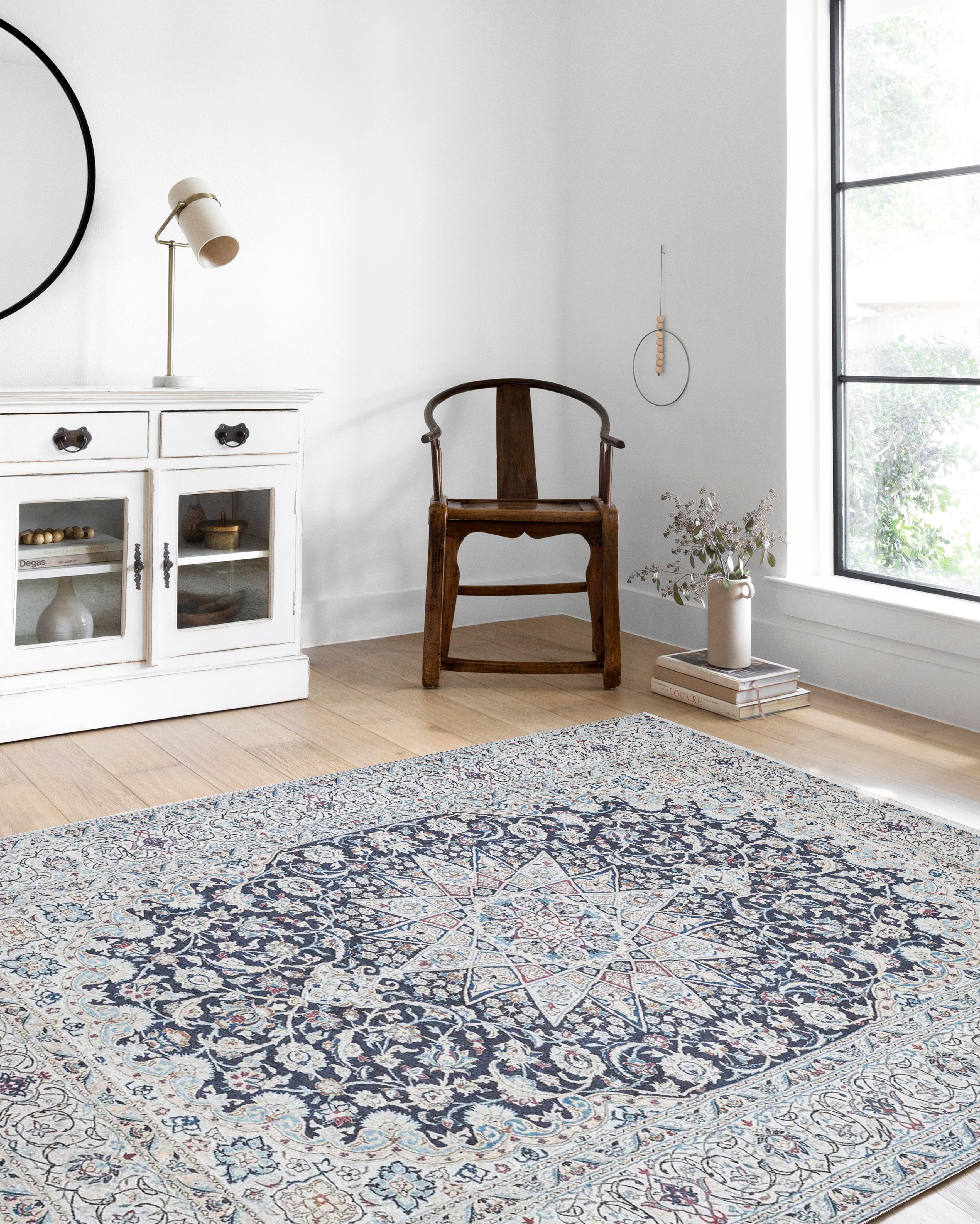 Eşsiz Antik Desenli Beyaz Lacivert Kilim Halı - Pera Halı