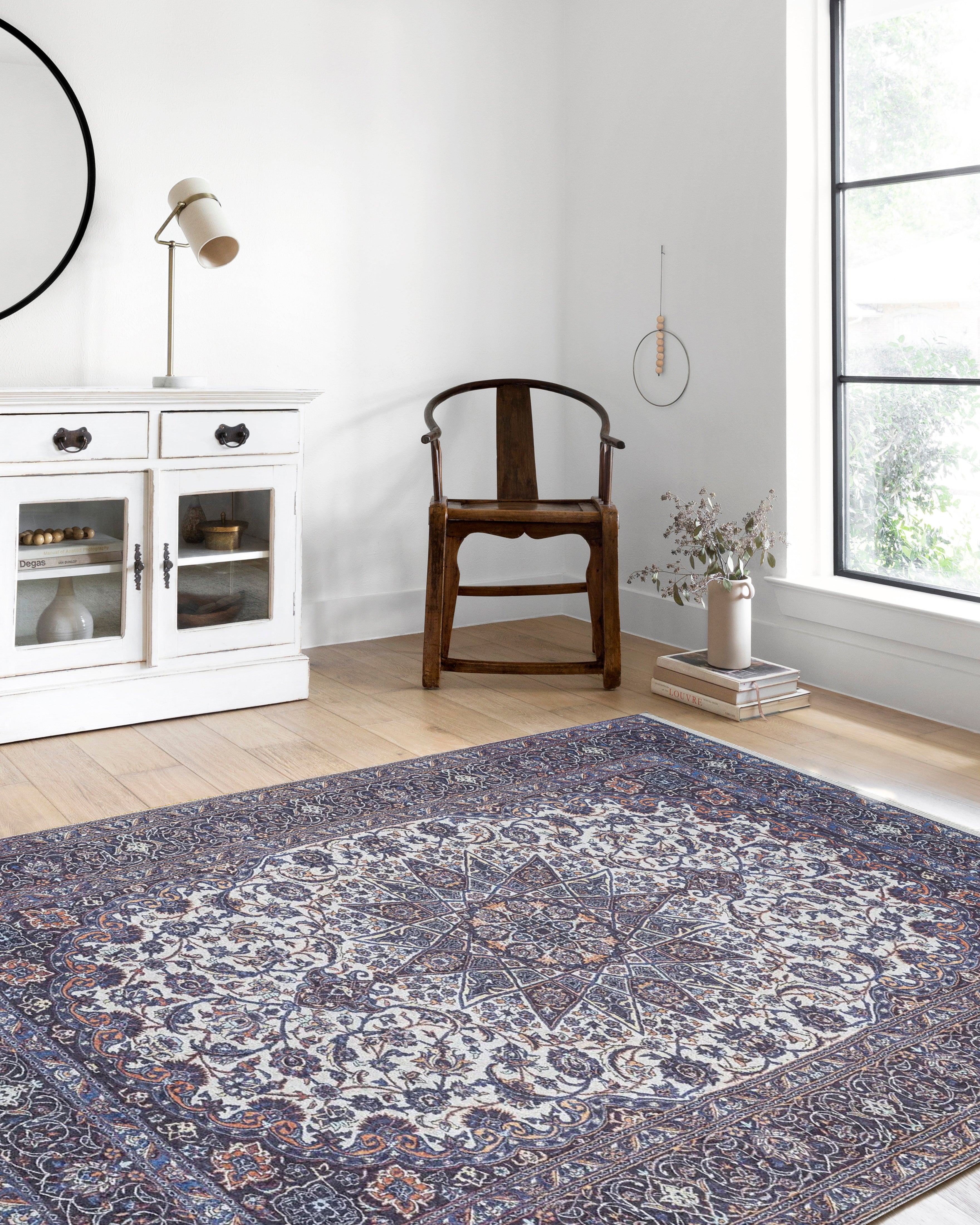 Eşsiz Antik Desenli Beyaz Lacivert Kilim Halı - Pera Halı