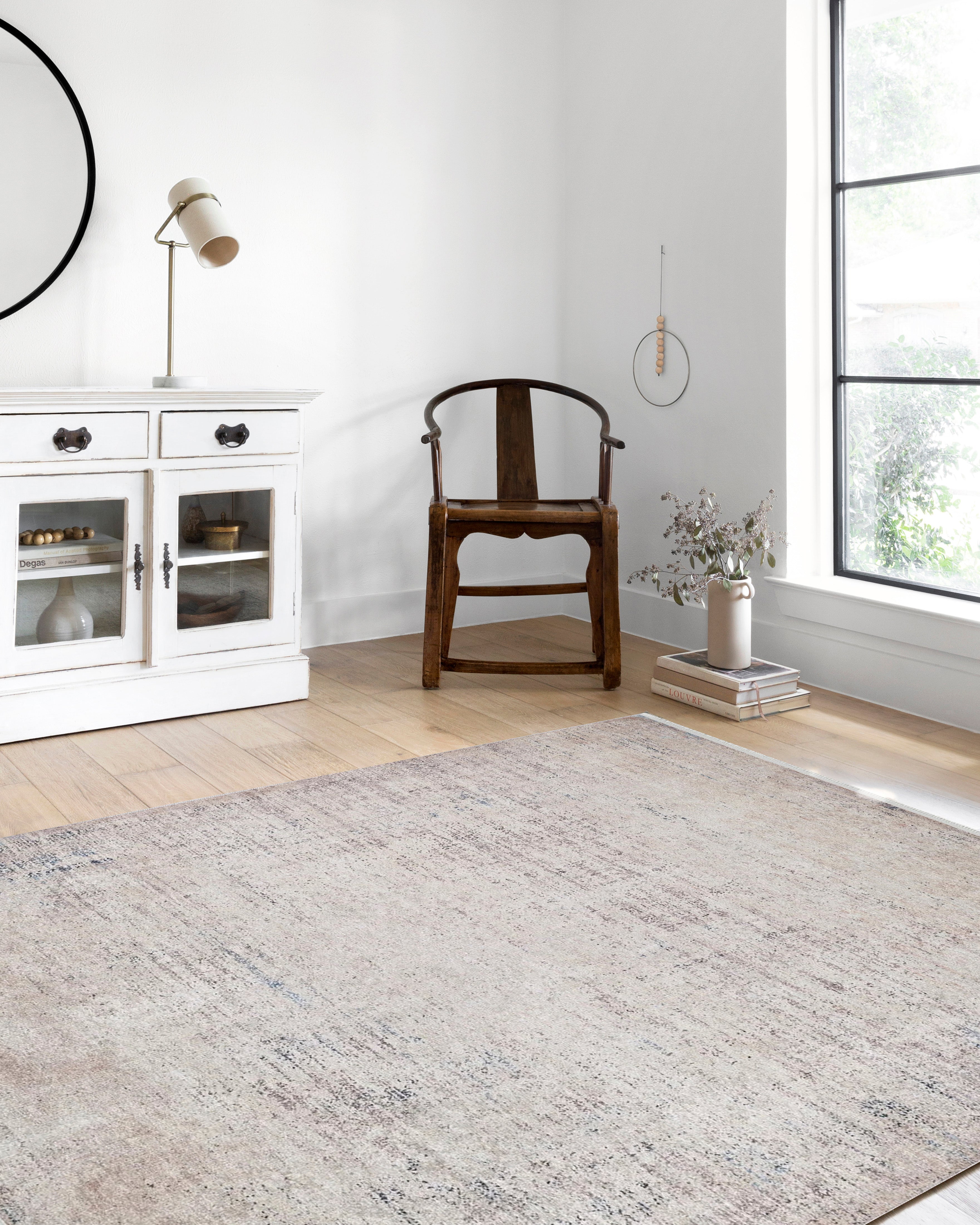 Blassrosa, cremebeige, geometrisch gemusterter Kelim-Teppich