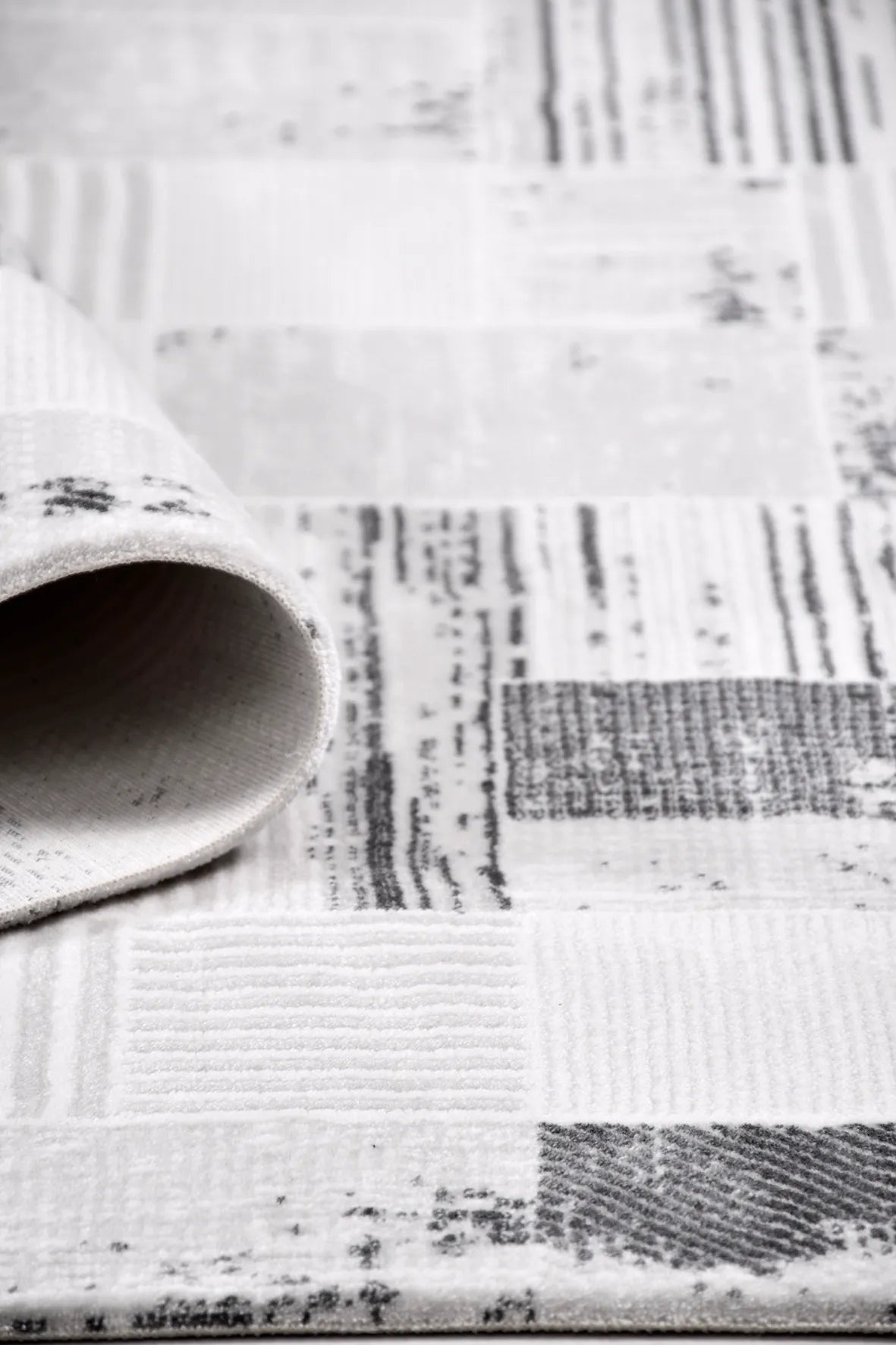 Gri ve Siyah Çizgisel Blok Halı