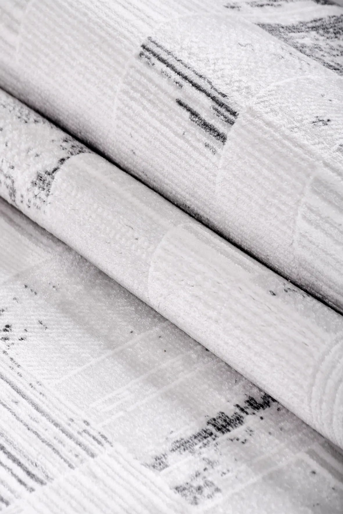 Gri ve Siyah Çizgisel Blok Halı