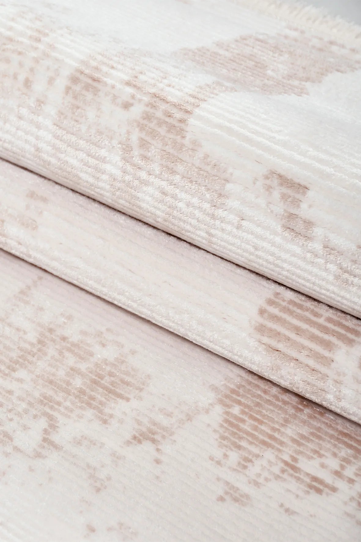 Krem ve Bej Geometrik Dokulu Halı