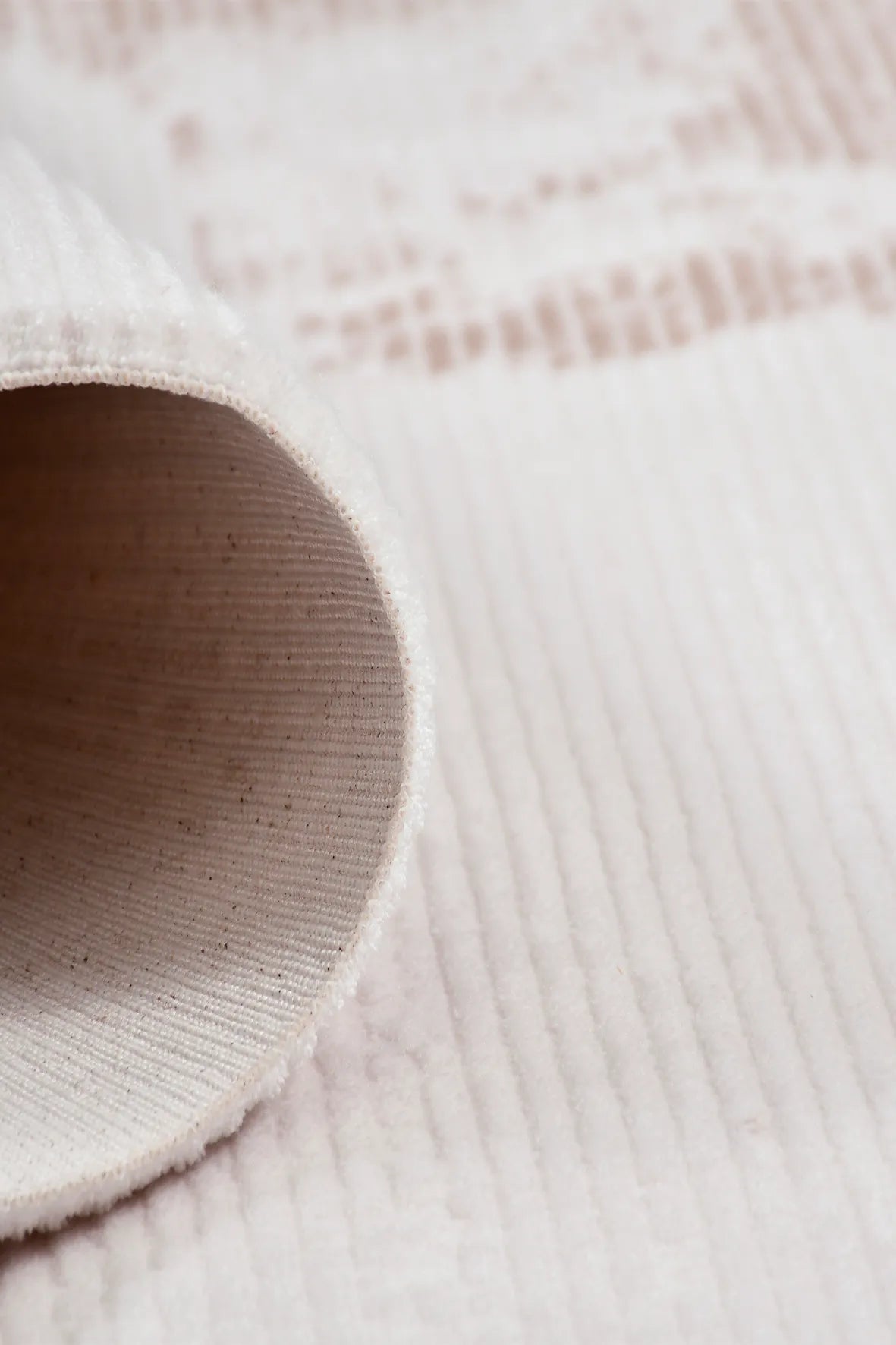 Krem ve Bej Geometrik Dokulu Halı