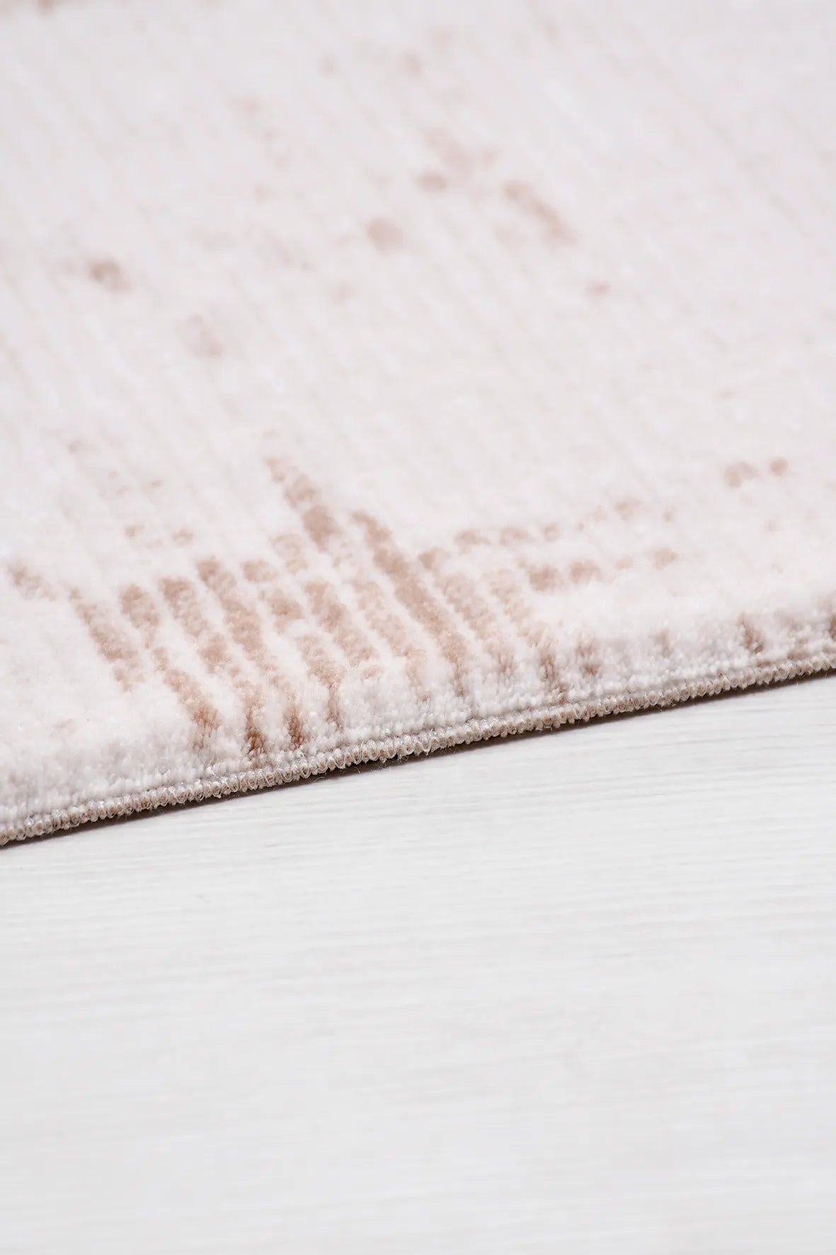 Krem ve Bej Geometrik Dokulu Halı