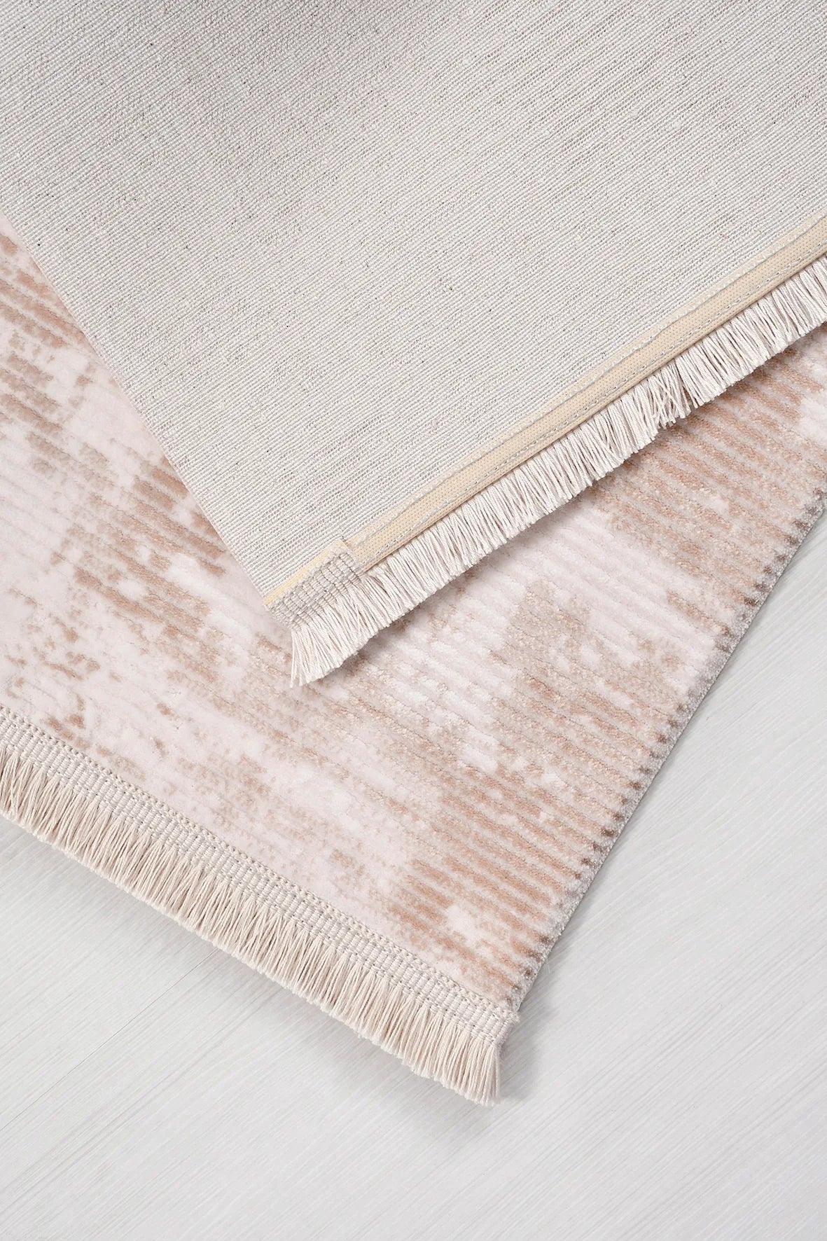 Krem ve Bej Geometrik Dokulu Halı