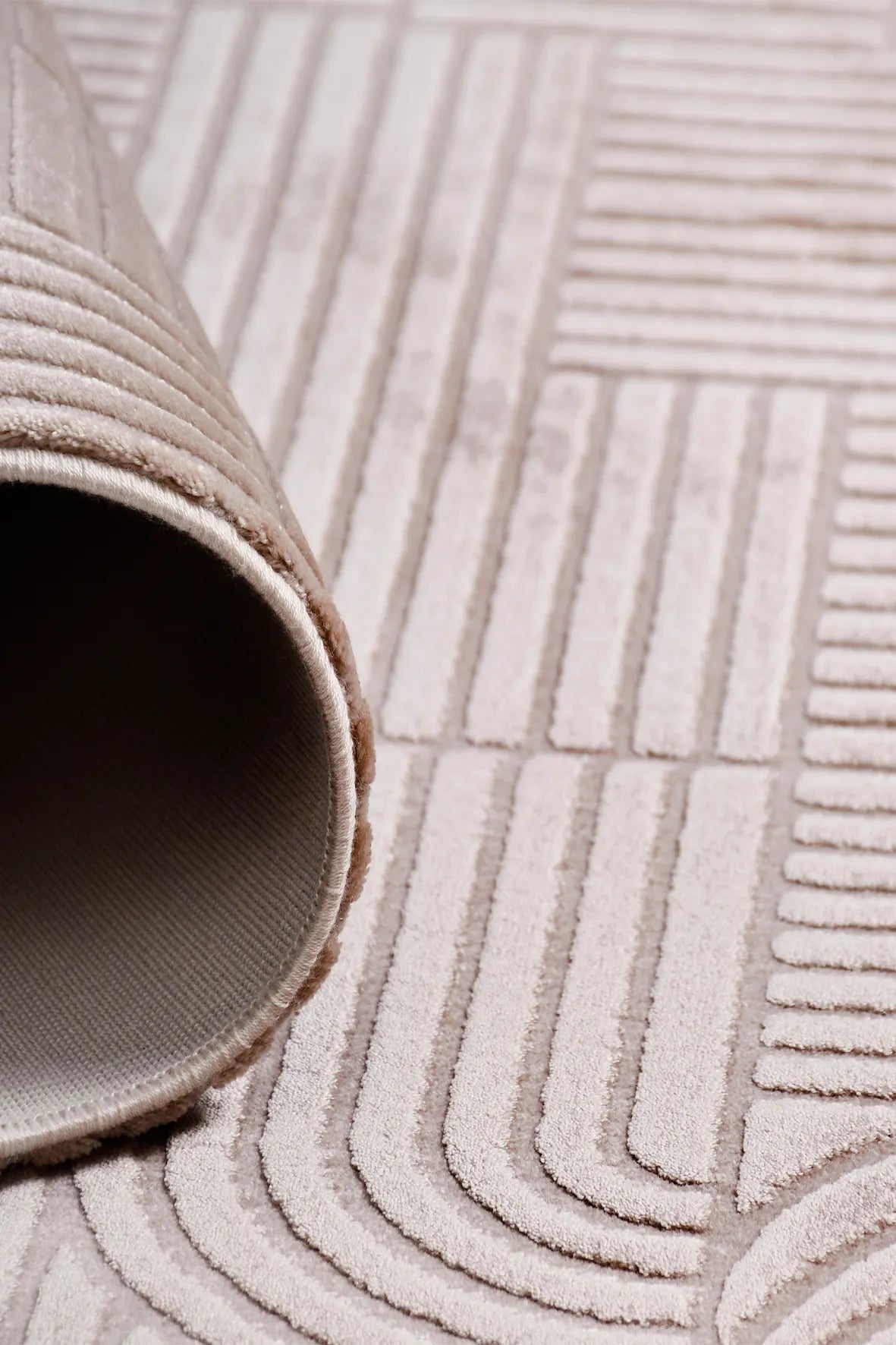 Pudra Pembe Çizgisel Dokulu Halı