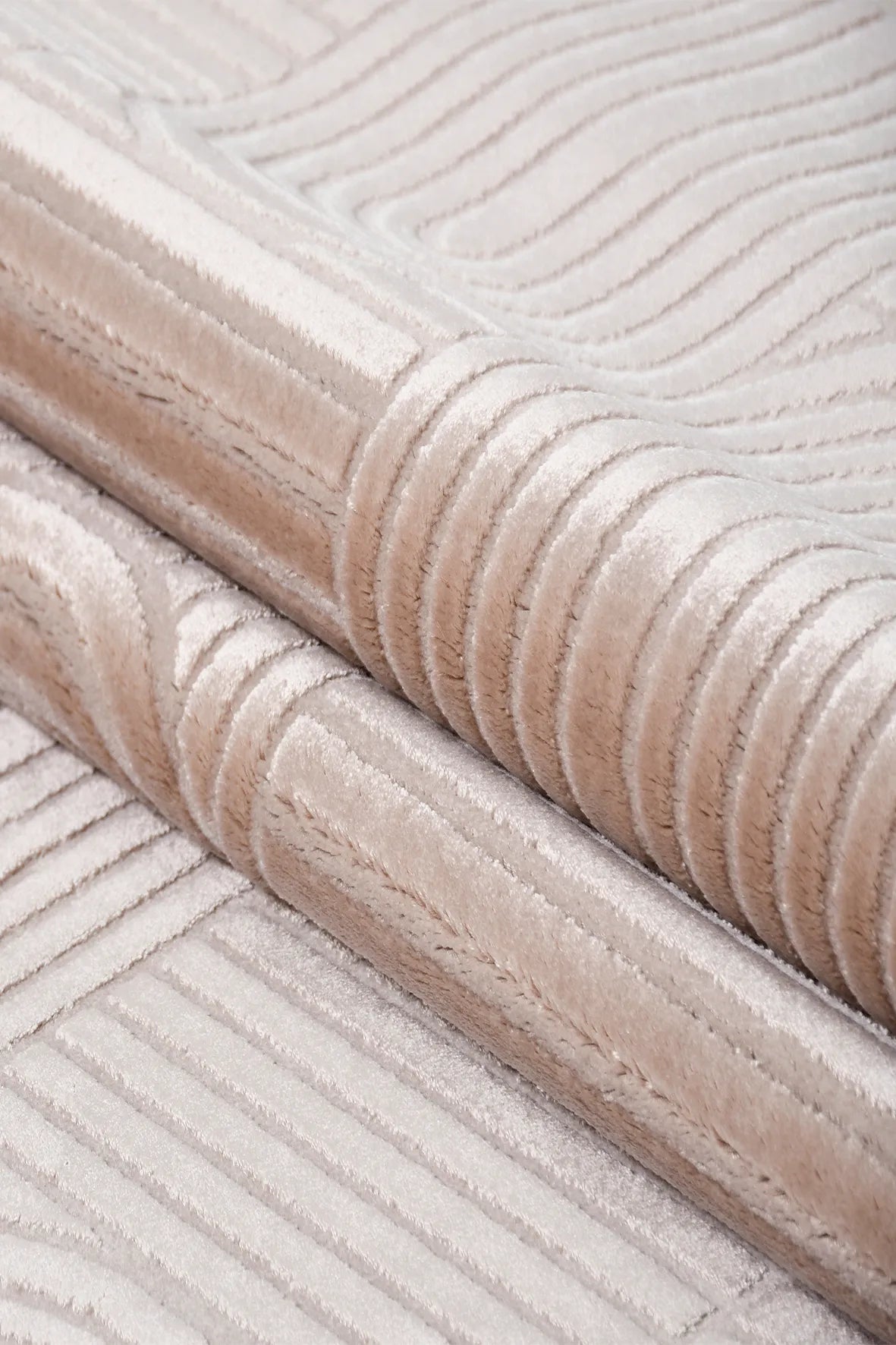 Pudra Pembe Çizgisel Dokulu Halı