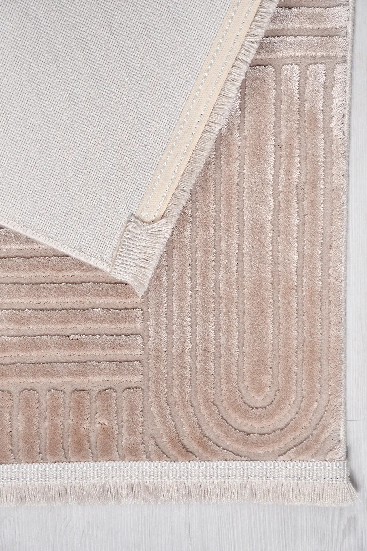 Pudra Pembe Çizgisel Dokulu Halı