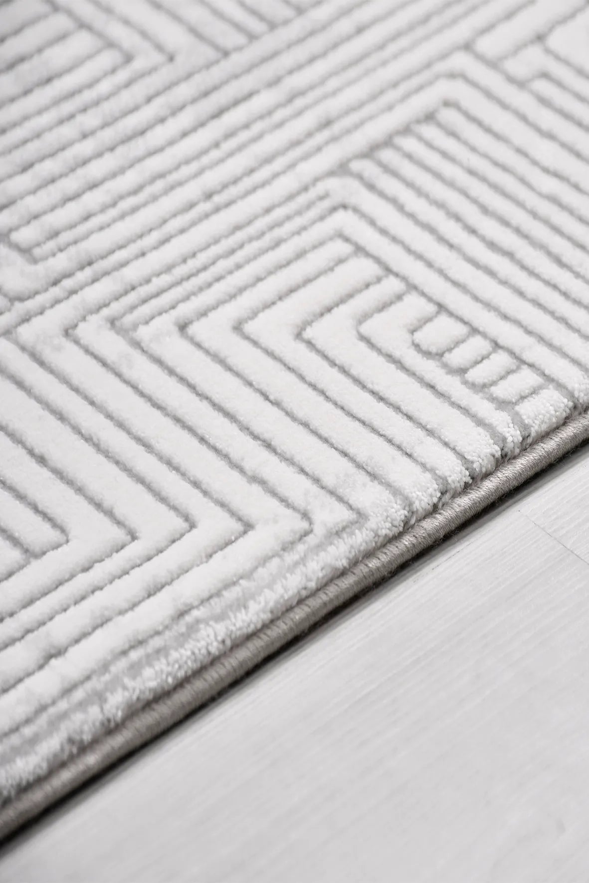 Gümüş Gri ve Beyaz Geometrik Halı