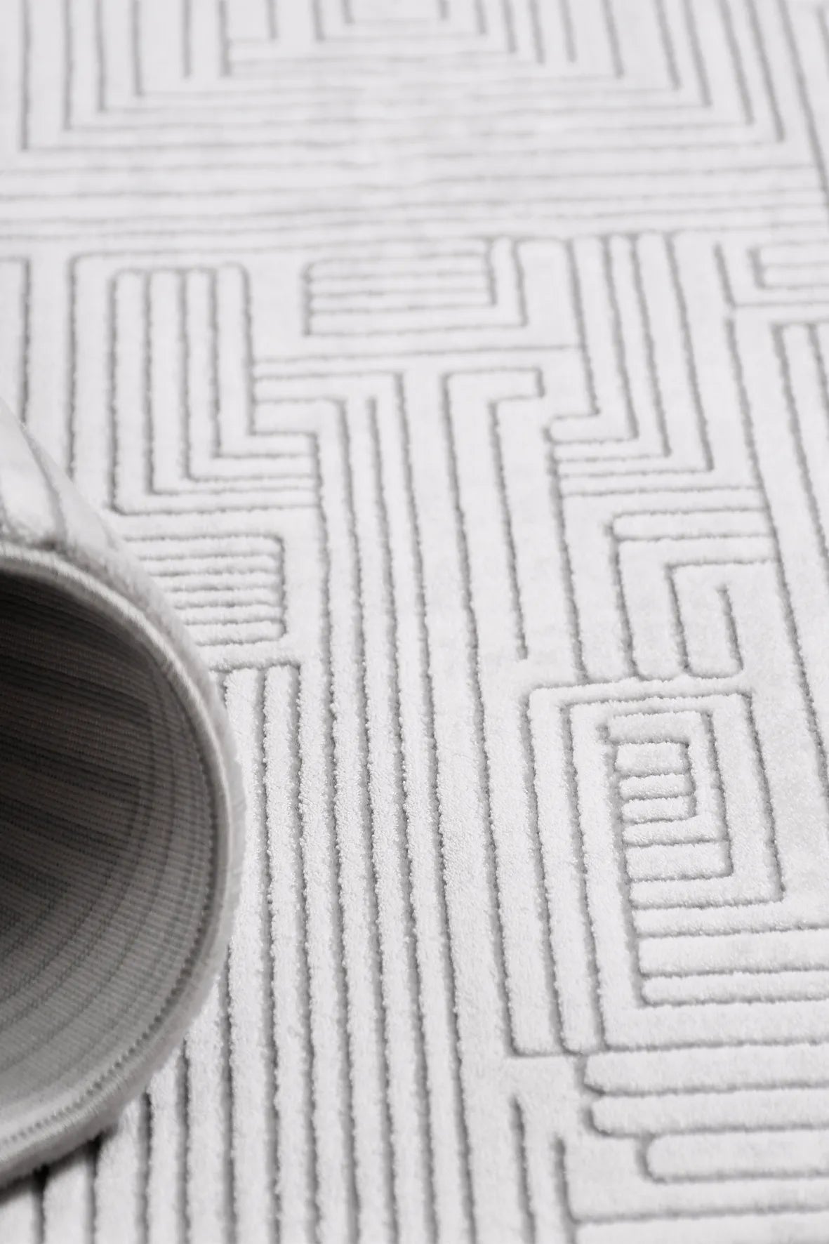 Gümüş Gri ve Beyaz Geometrik Halı