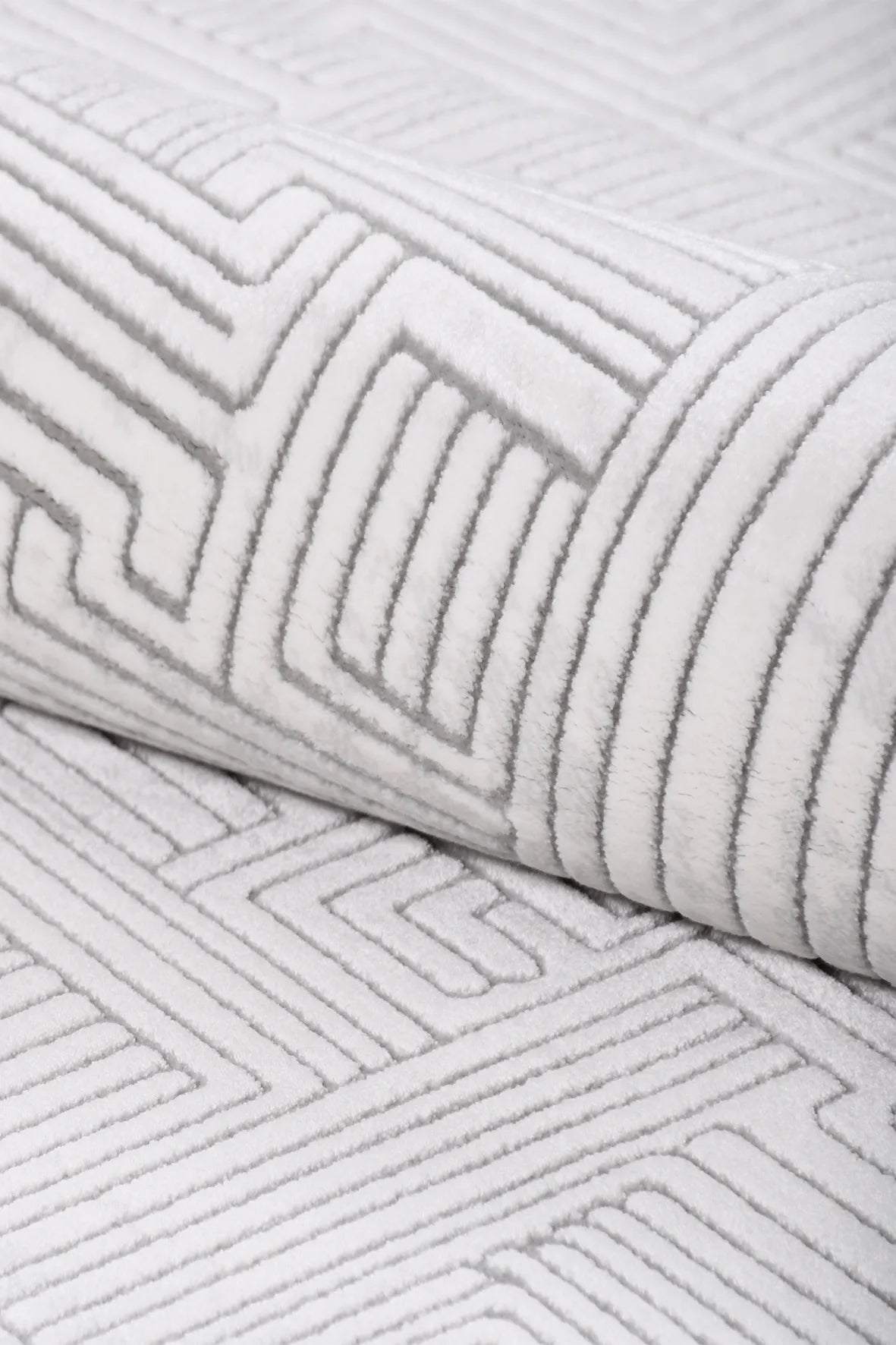 Gümüş Gri ve Beyaz Geometrik Halı