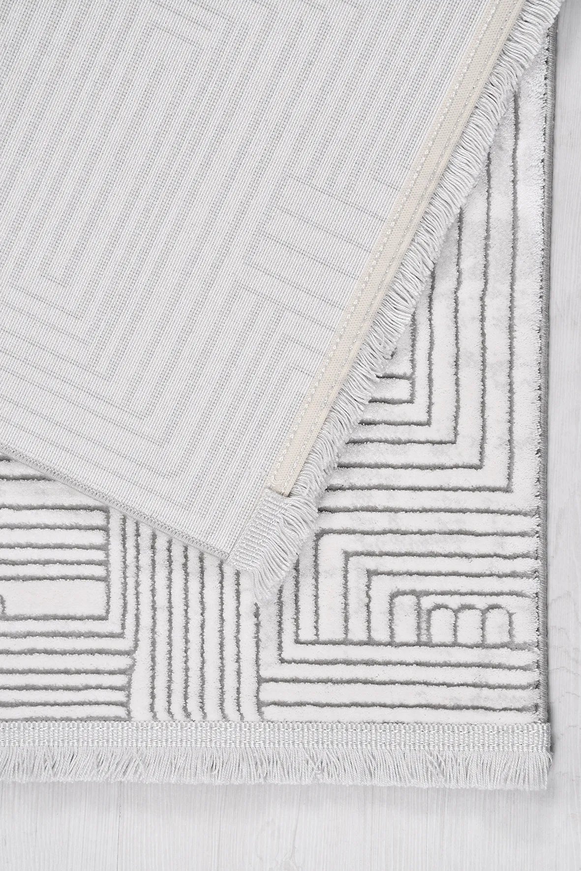 Gümüş Gri ve Beyaz Geometrik Halı