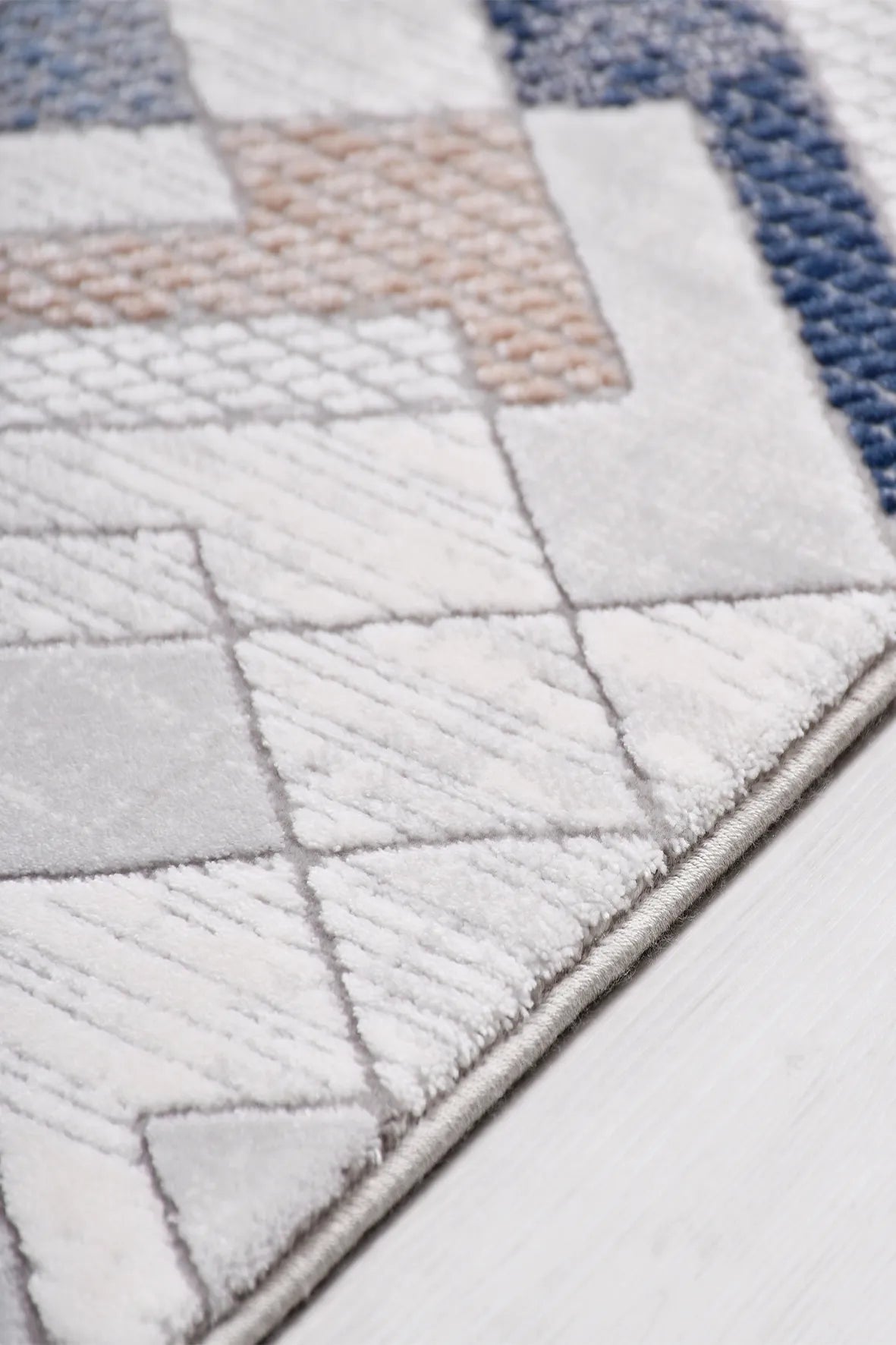 Lacivert ve Bej Geometrik Halı