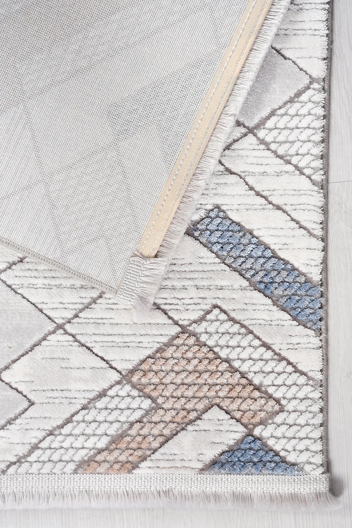 Lacivert ve Bej Geometrik Halı