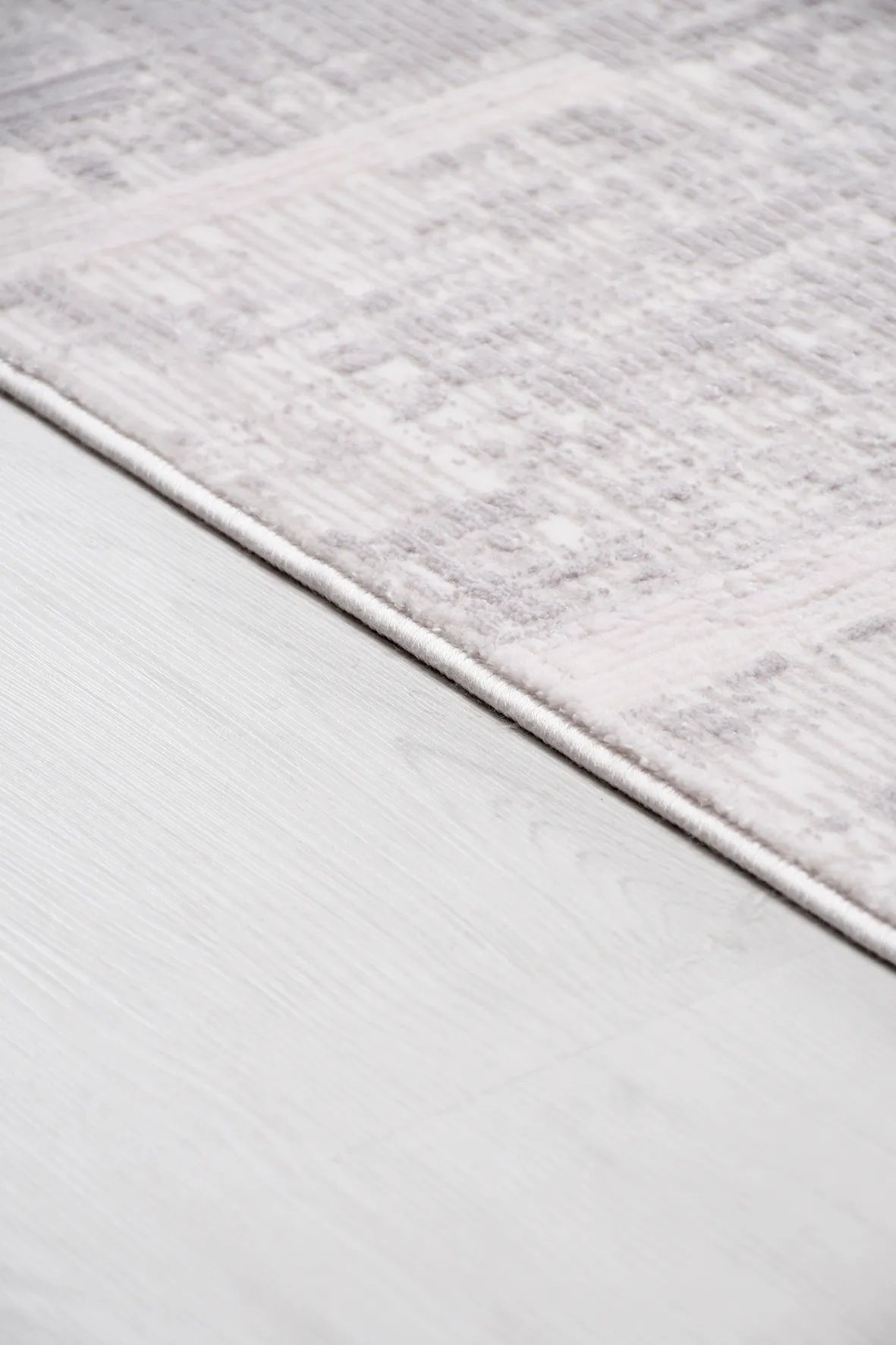 Gri ve Gümüş Yoğun Eskitme Halı