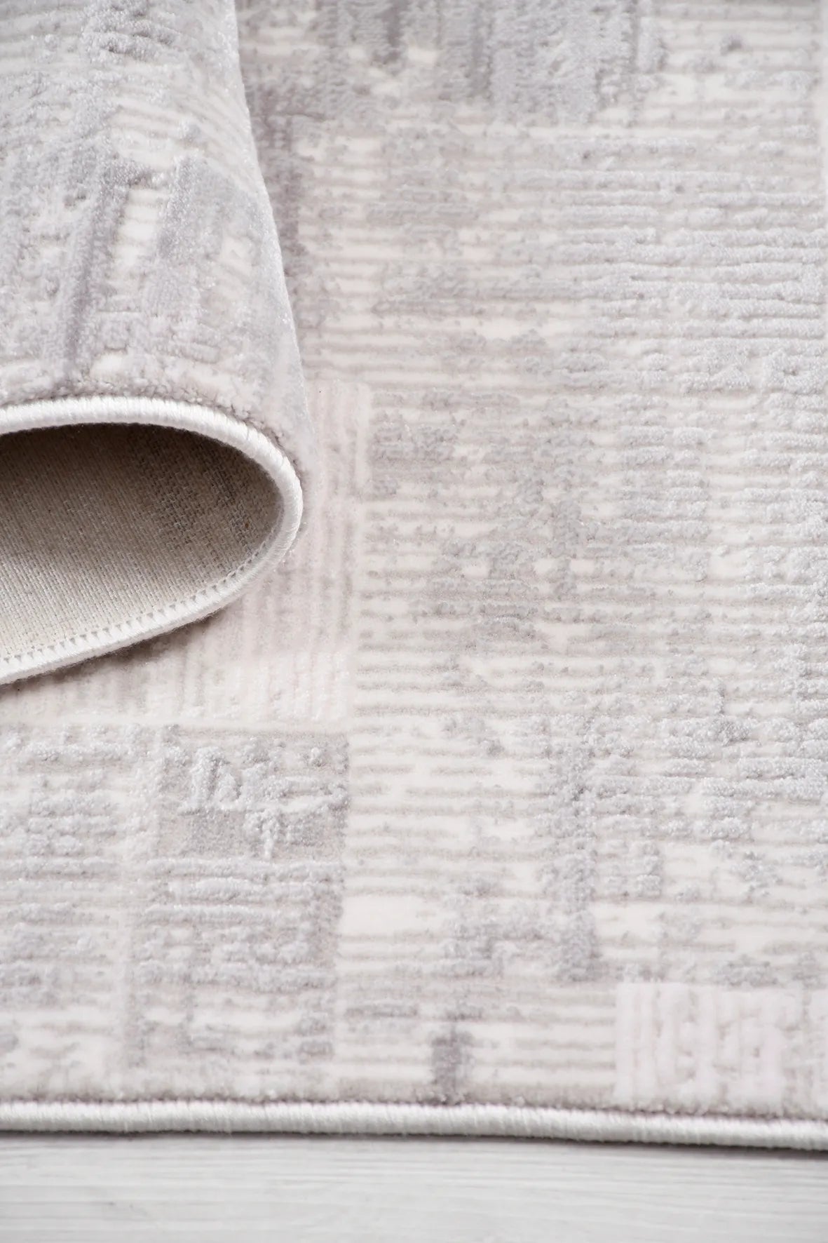 Gri ve Gümüş Yoğun Eskitme Halı