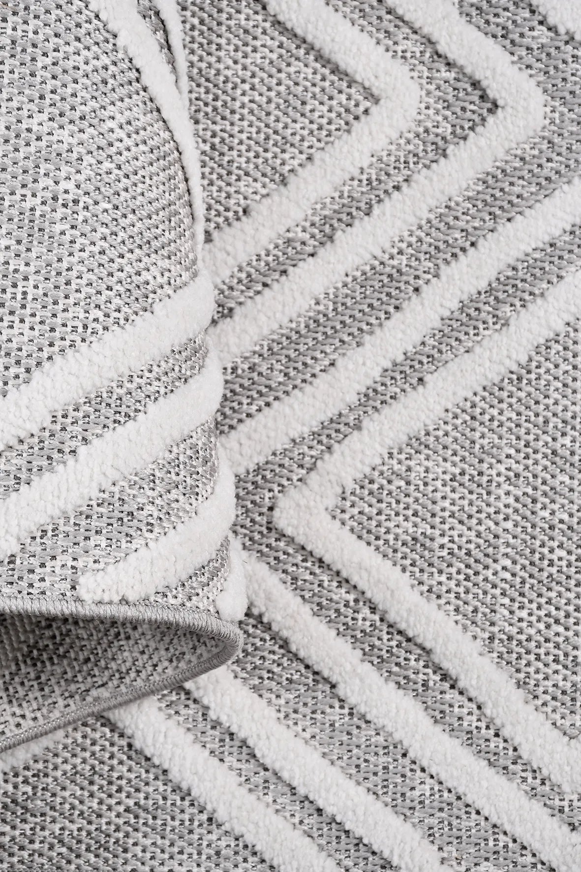 Gri ve Beyaz İçiçe Elmas Desenli Halı