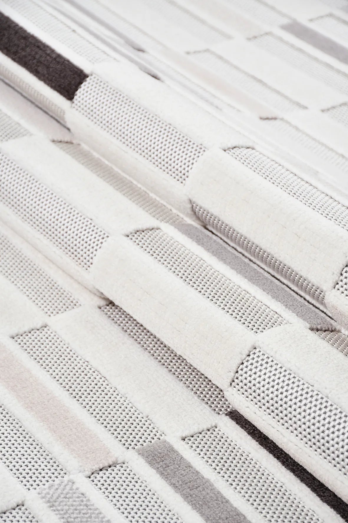 Krem, Siyah ve Pudra Çizgili Dokulu Halı