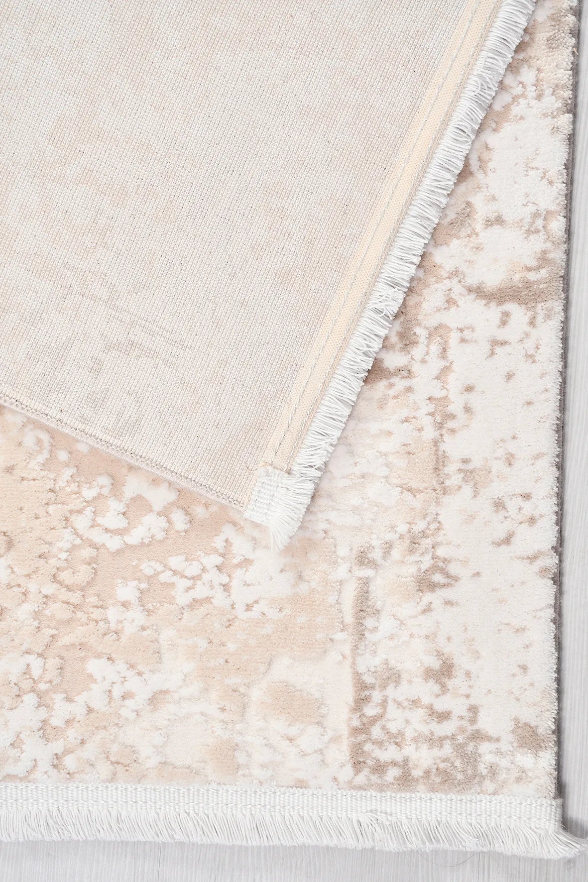 Krem ve Bej Eskitme Desenli Vintage Halı