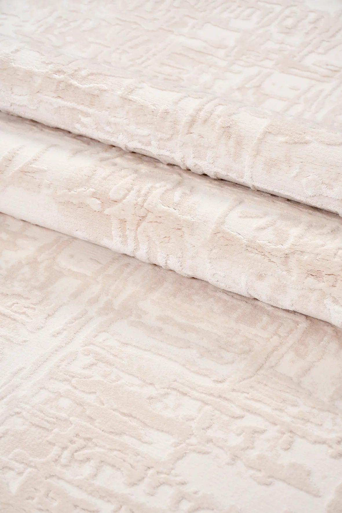 Krem ve Bej Soyut Eskitme Desenli Modern Halı