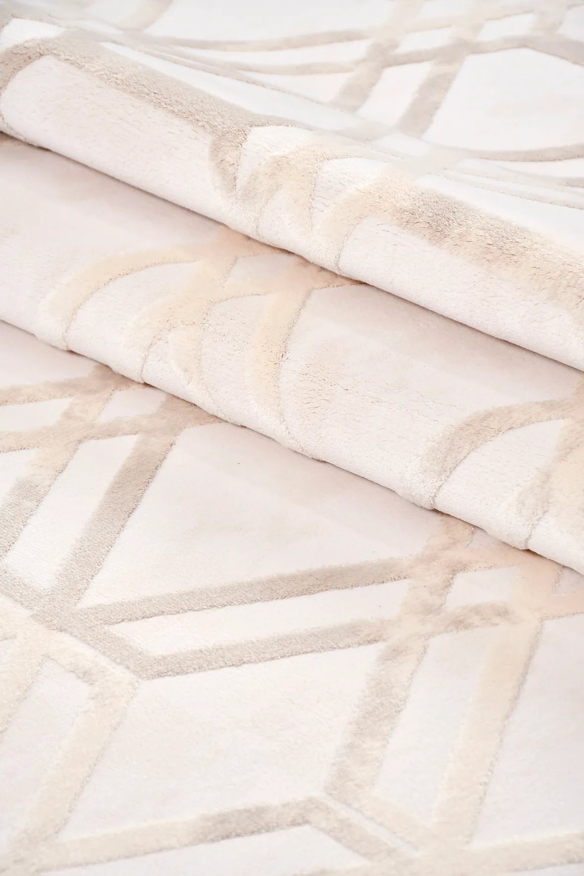 Krem ve Vizon Kafes Desenli Halı