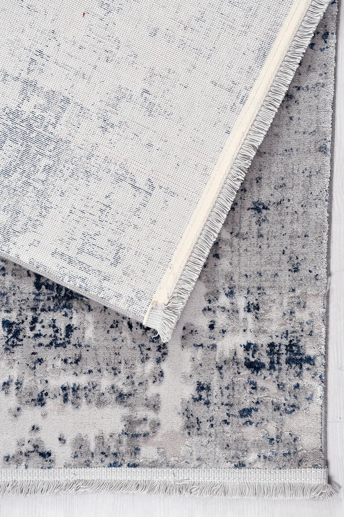 Lacivert ve Gri Soyut Eskitme Desenli Halı