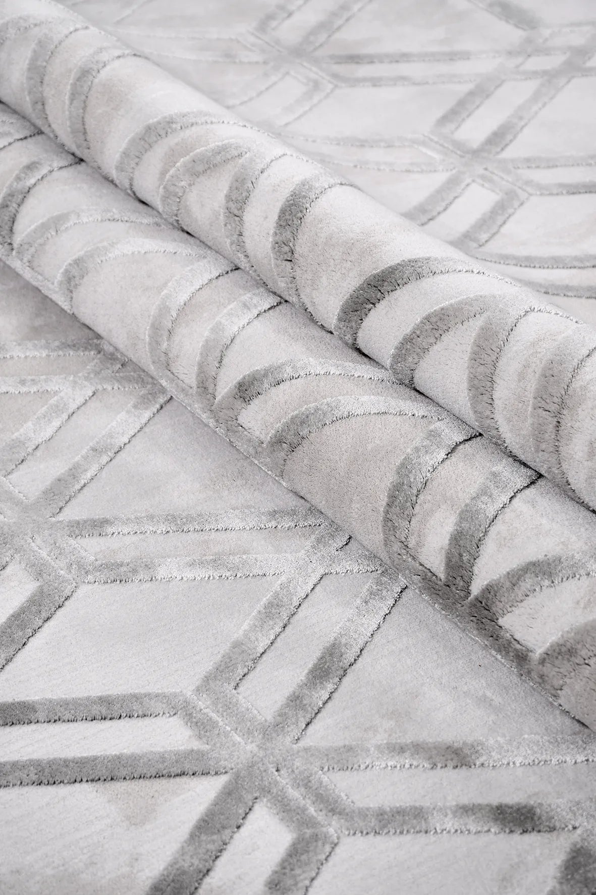 Gri Kafes Desenli Halı