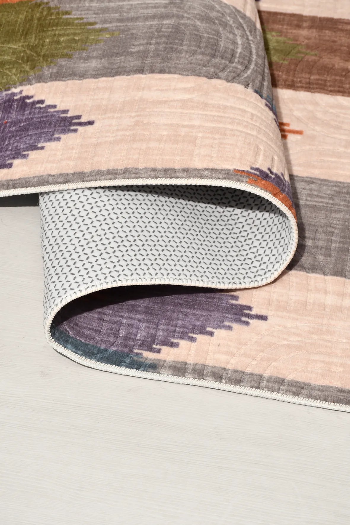 Renkli Zikzak Desenli Yıkanabilir Halı