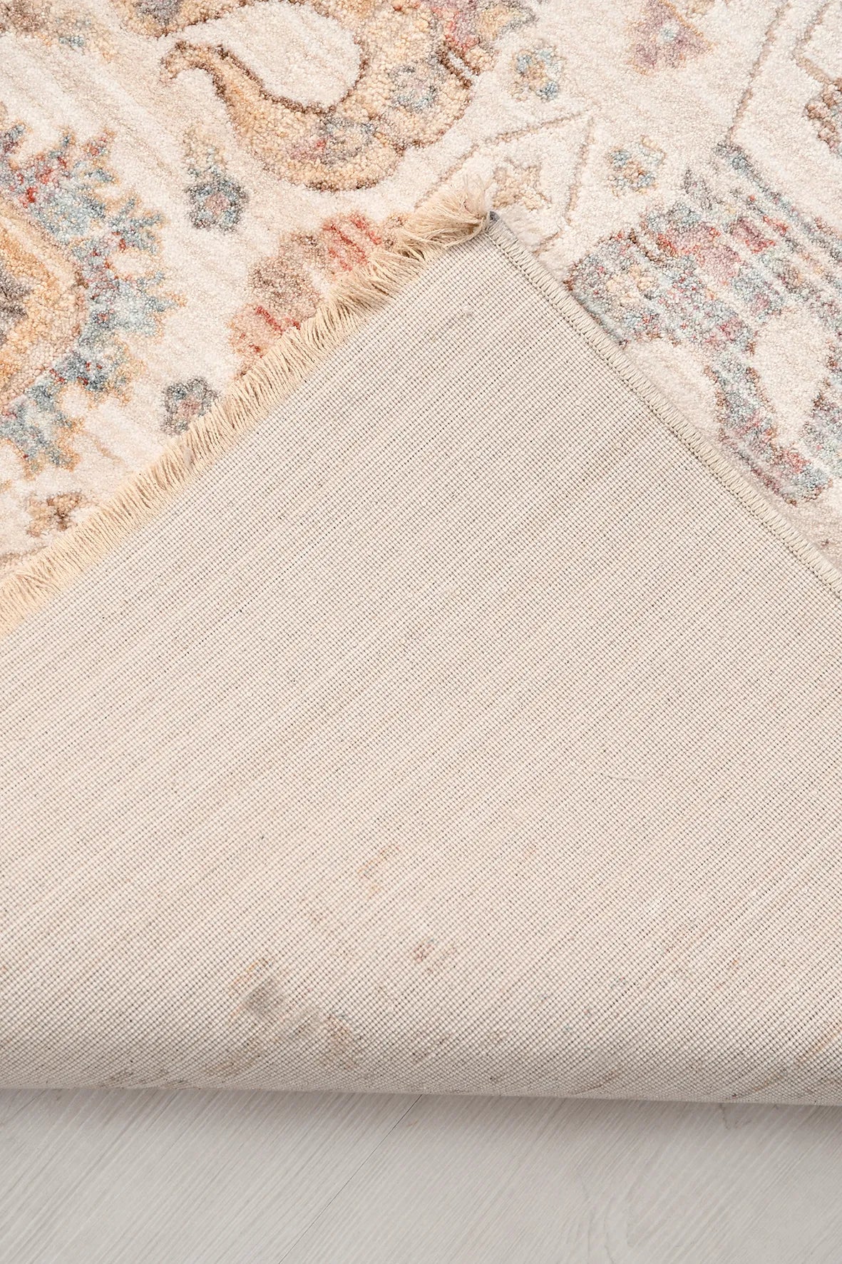 Krem Renkli Çiçek Motifli Vintage Halı
