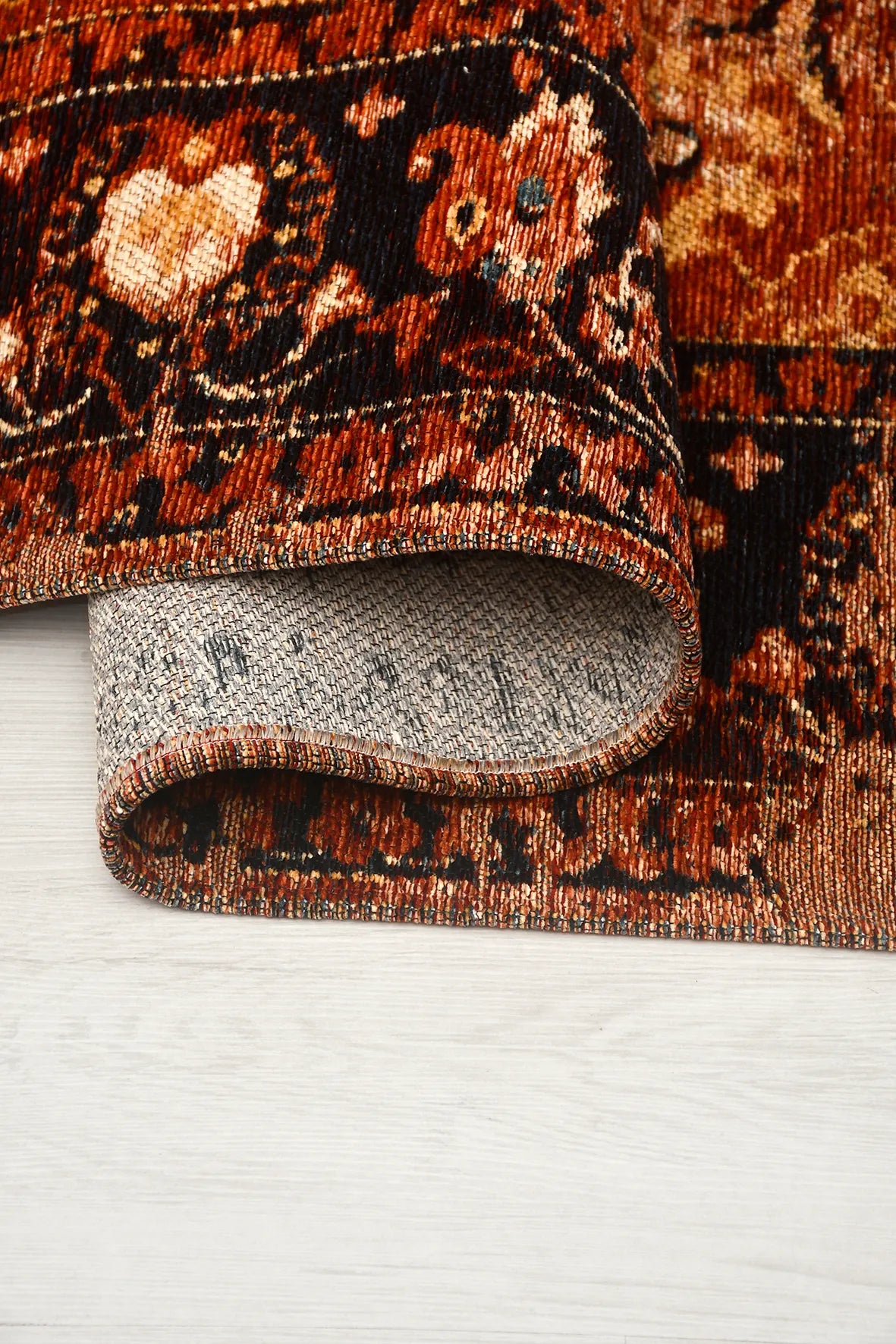 Kiremit ve Siyah Vintage Saçaklı Kilim