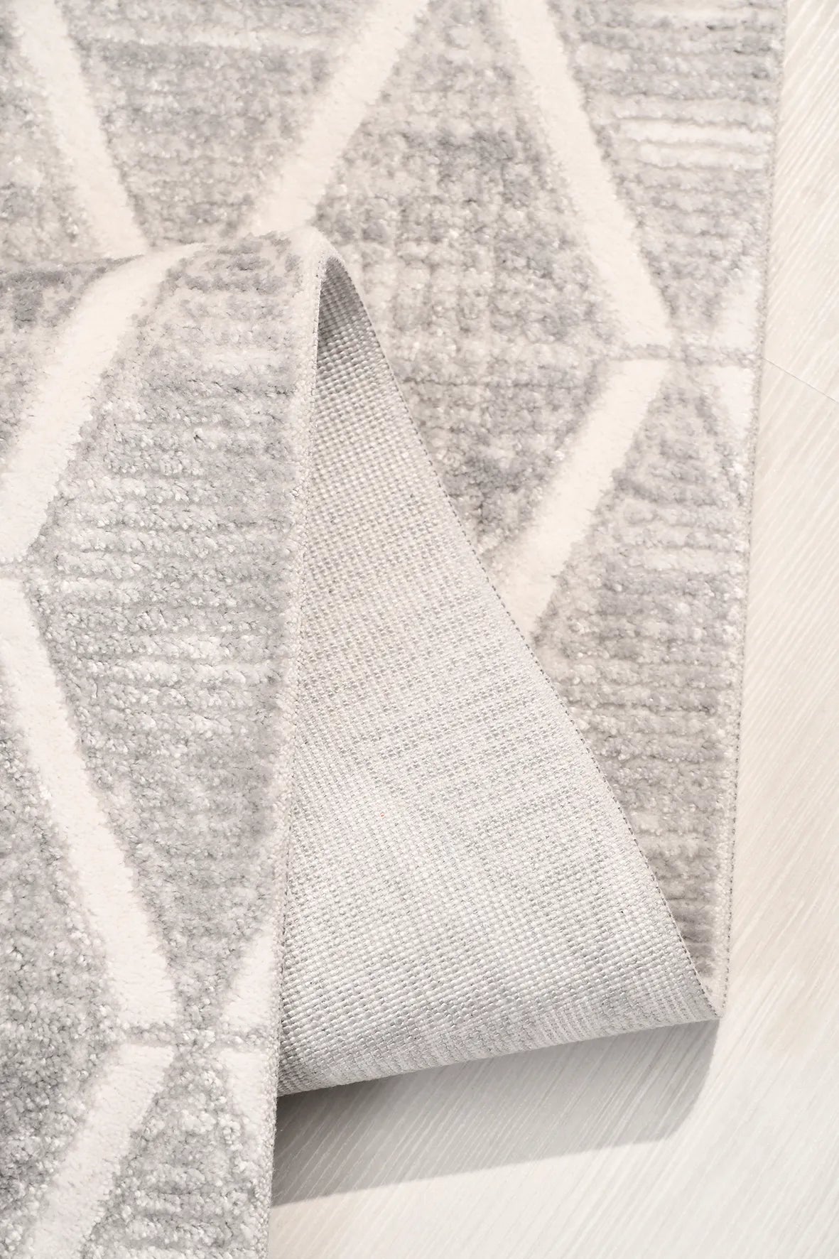 Gri ve Beyaz Geometrik Altıgen Desenli Halı