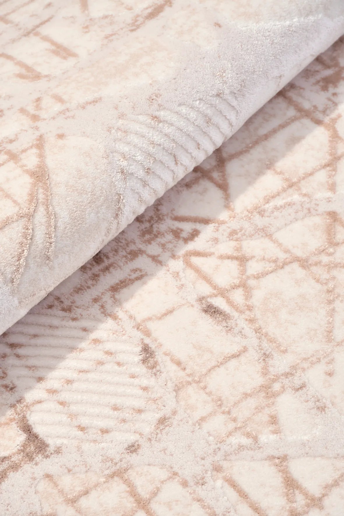 Krem ve Vizon Soyut Çizgili Halı