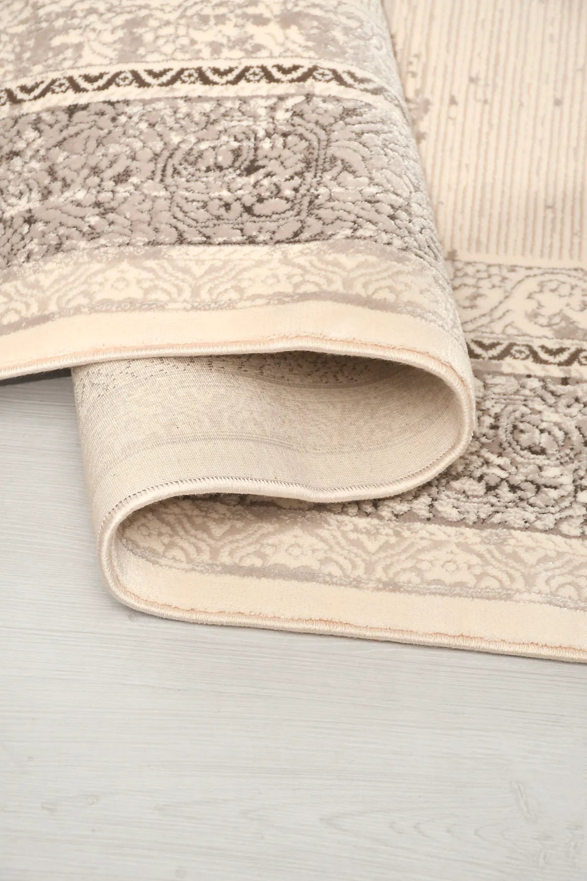 Vizon ve Kahve Damask Desenli Saçaklı Halı