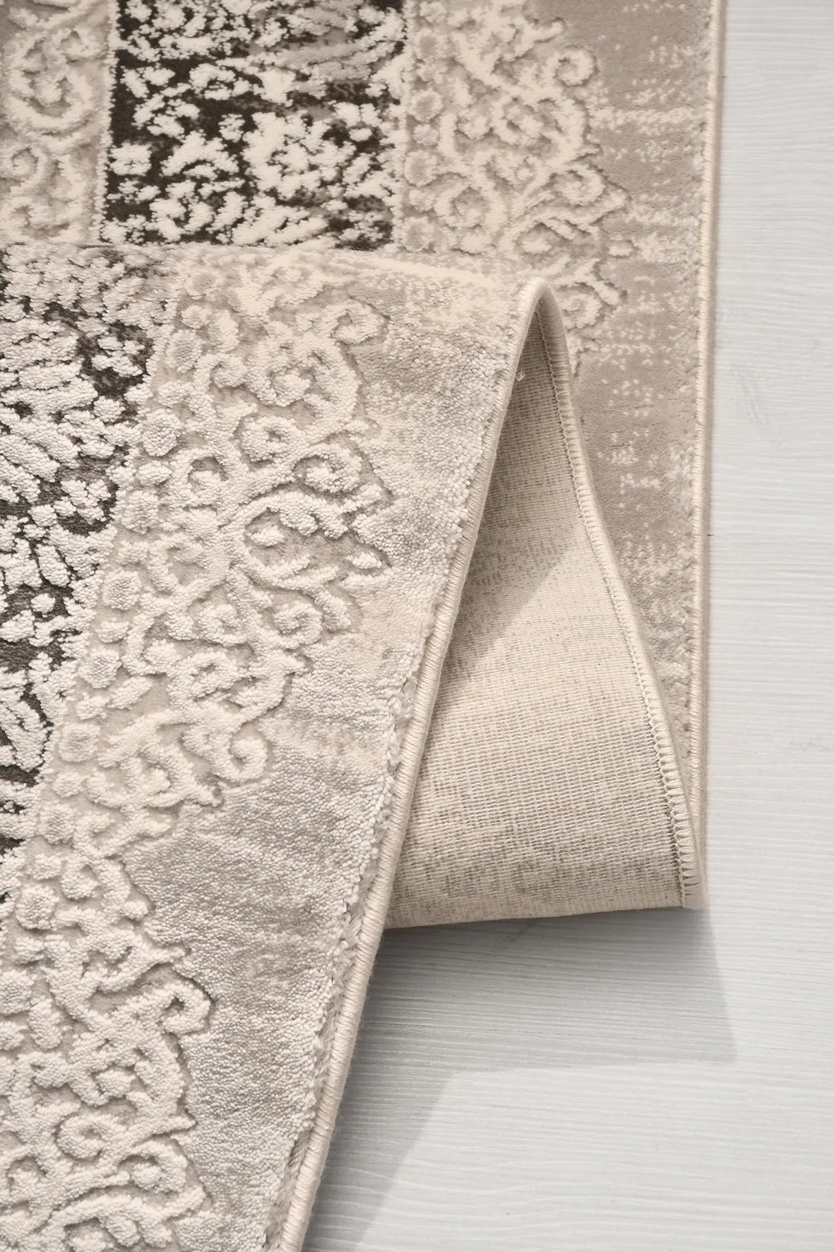Bej ve Gri Damask Desenli Saçaklı Halı
