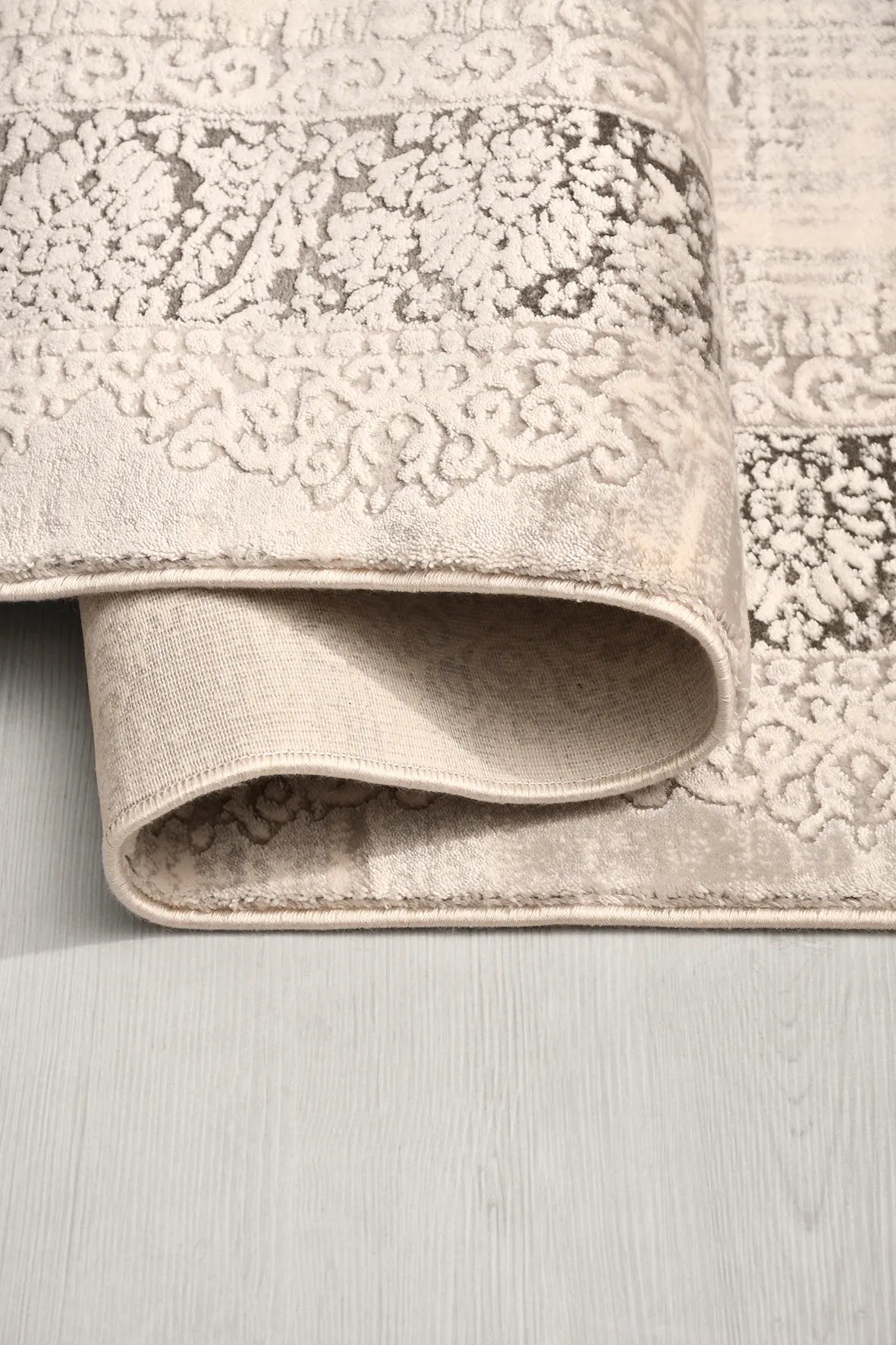 Bej ve Gri Damask Desenli Saçaklı Halı