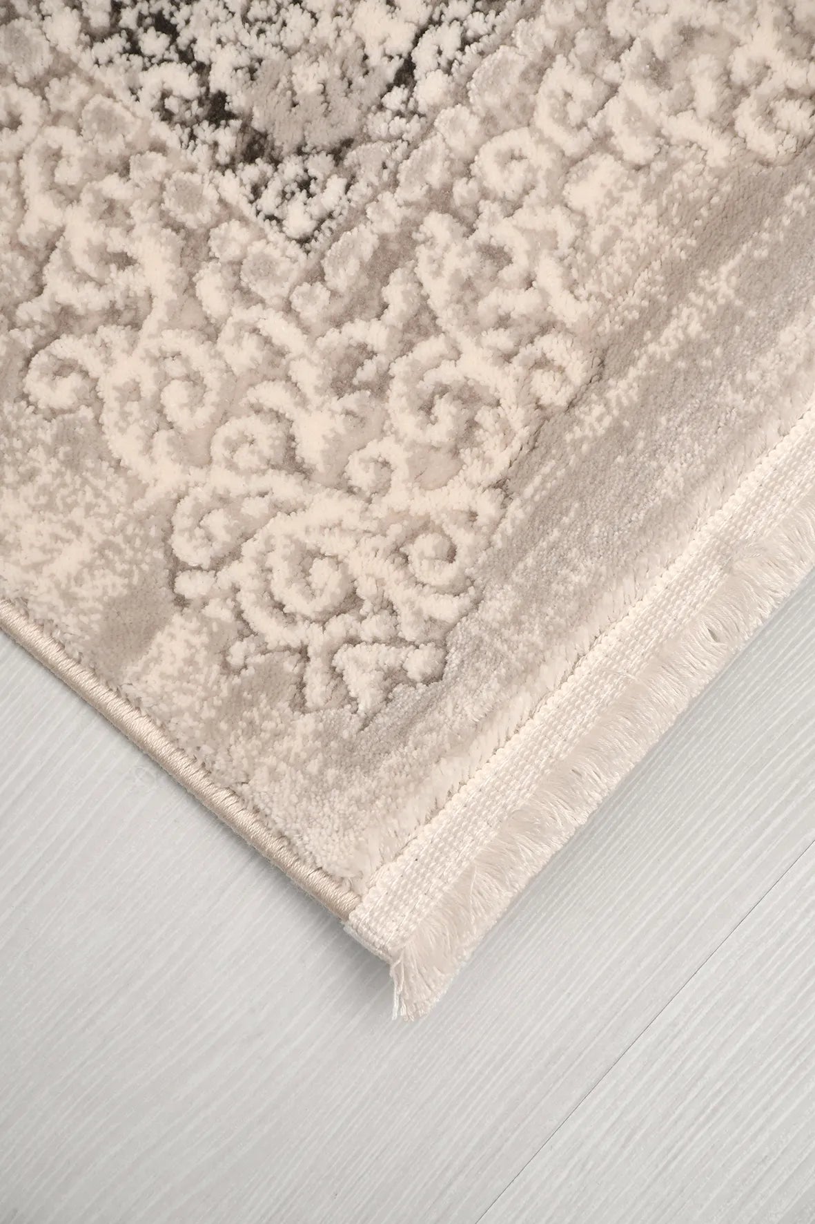Bej ve Gri Damask Desenli Saçaklı Halı