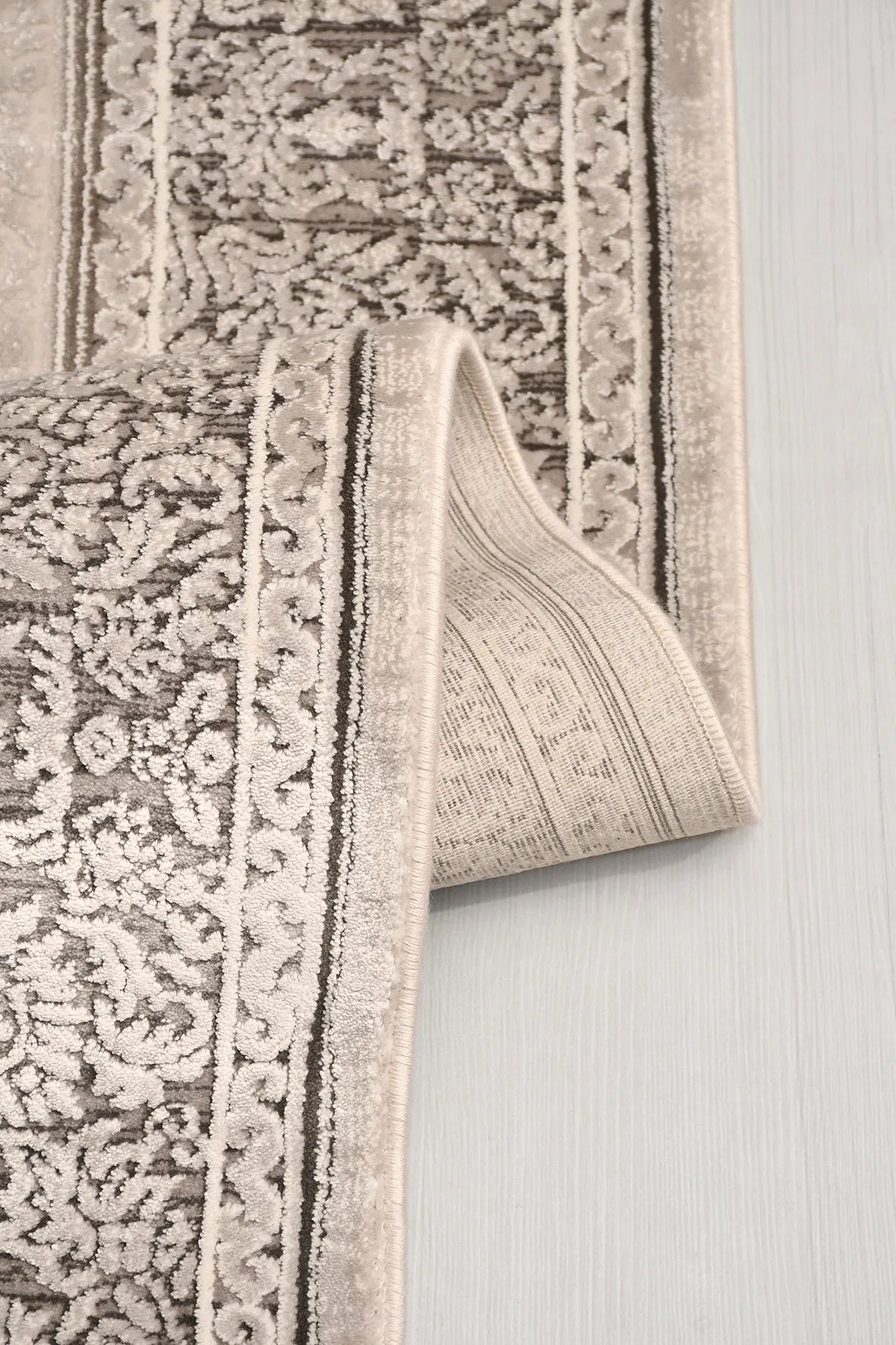 Bej ve Kahve Damask Desenli Saçaklı Halı