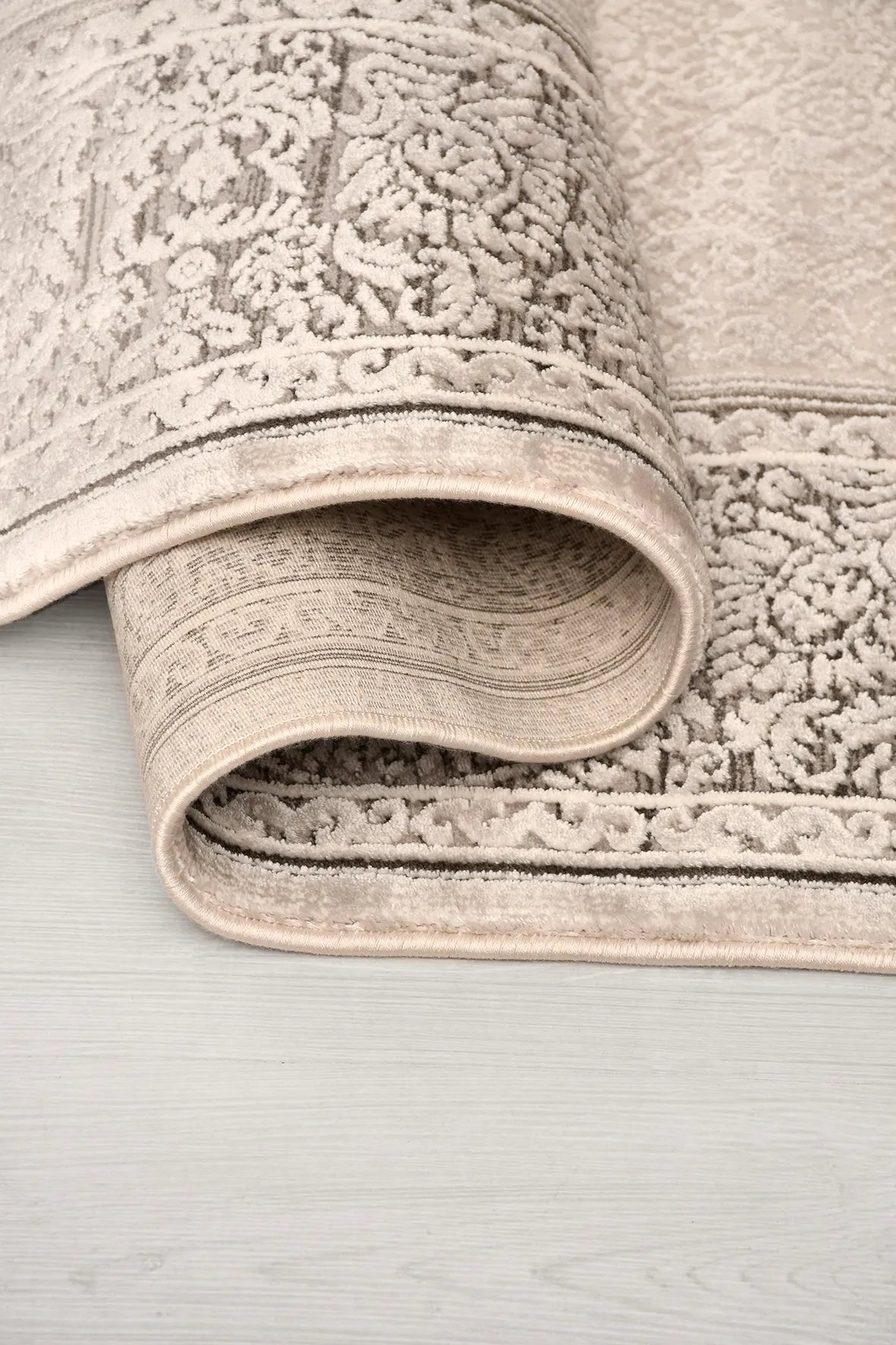 Bej ve Kahve Damask Desenli Saçaklı Halı