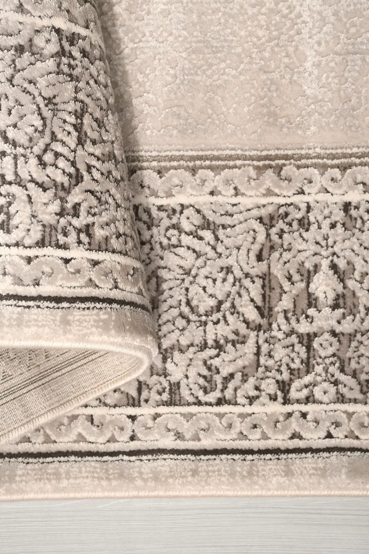 Bej ve Kahve Damask Desenli Saçaklı Halı