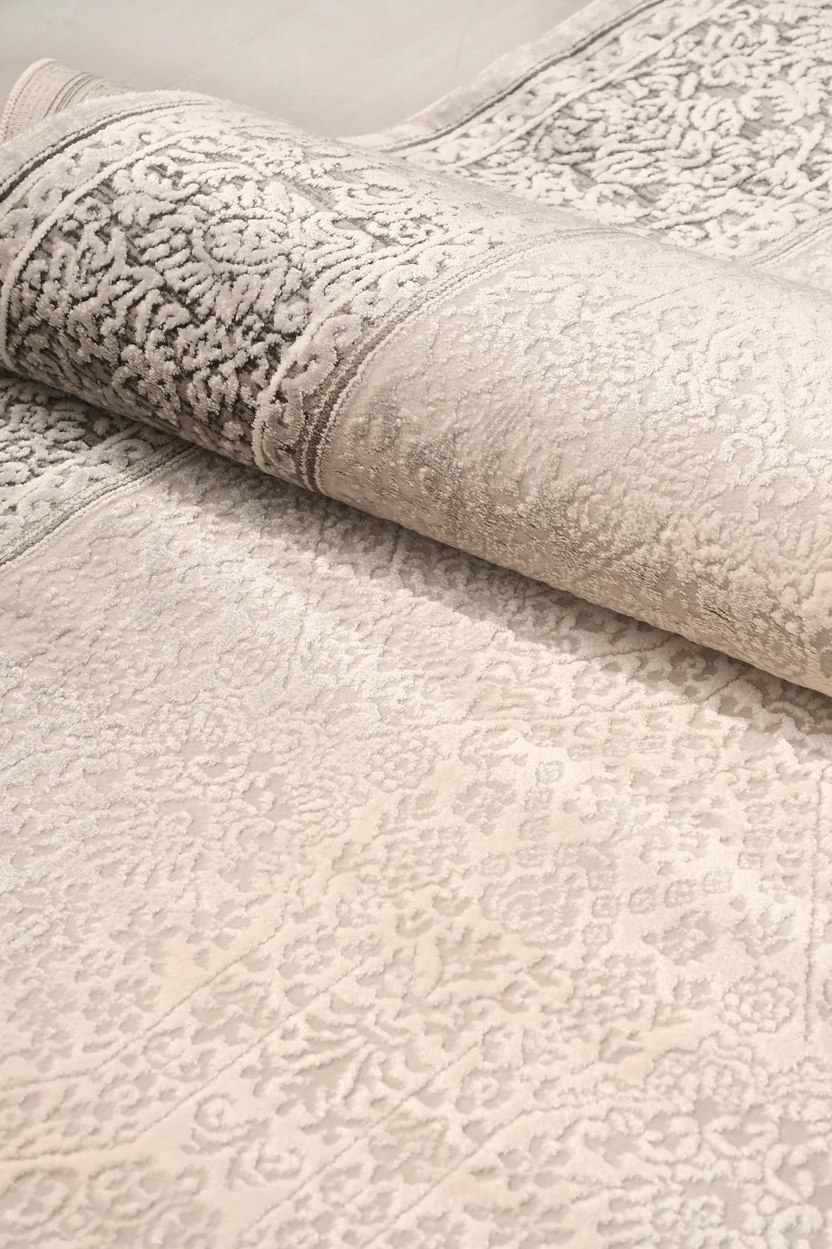 Bej ve Kahve Damask Desenli Saçaklı Halı