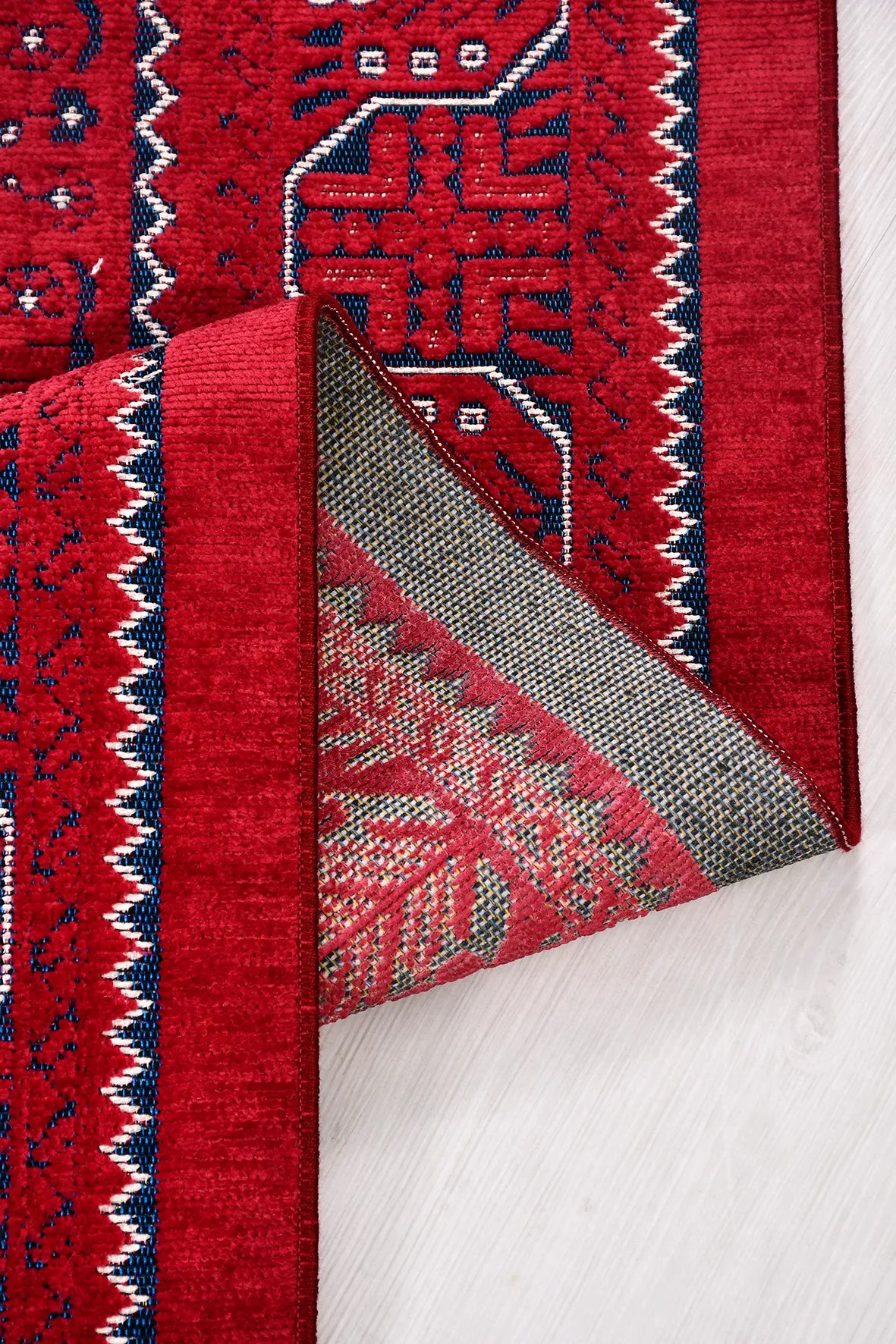 Kırmızı Etnik Motifli Kilim