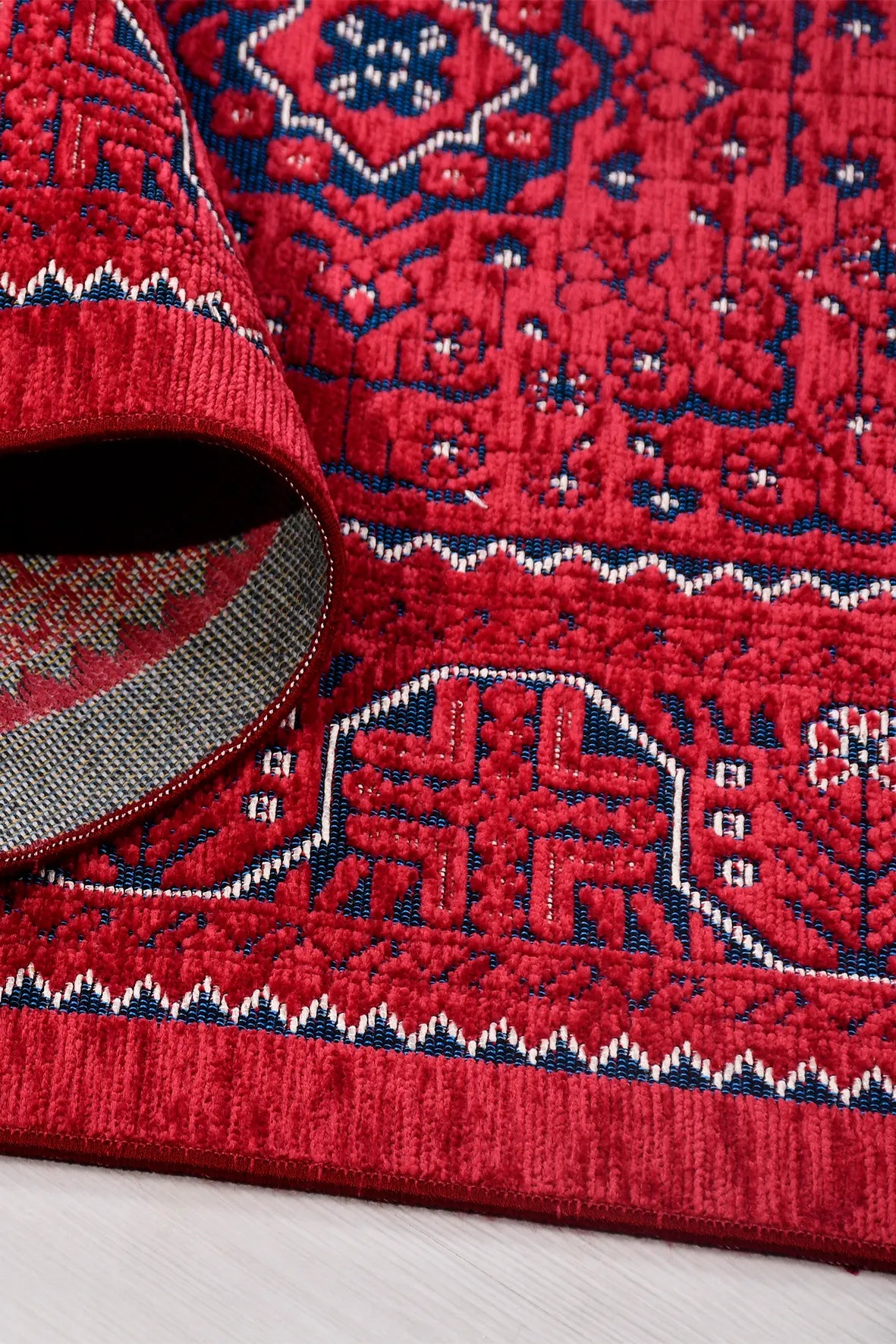 Kırmızı Etnik Motifli Kilim
