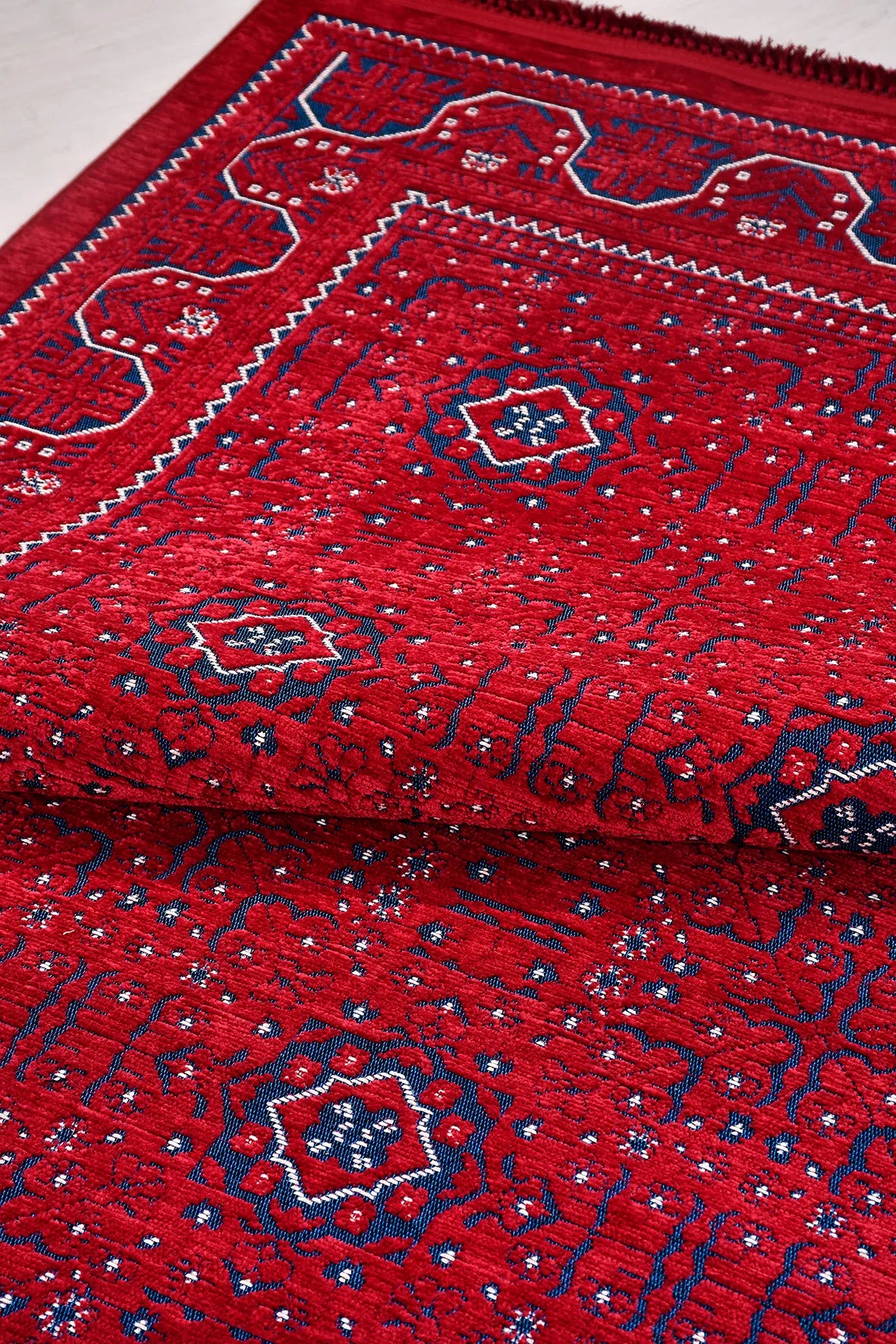 Kırmızı Etnik Motifli Kilim