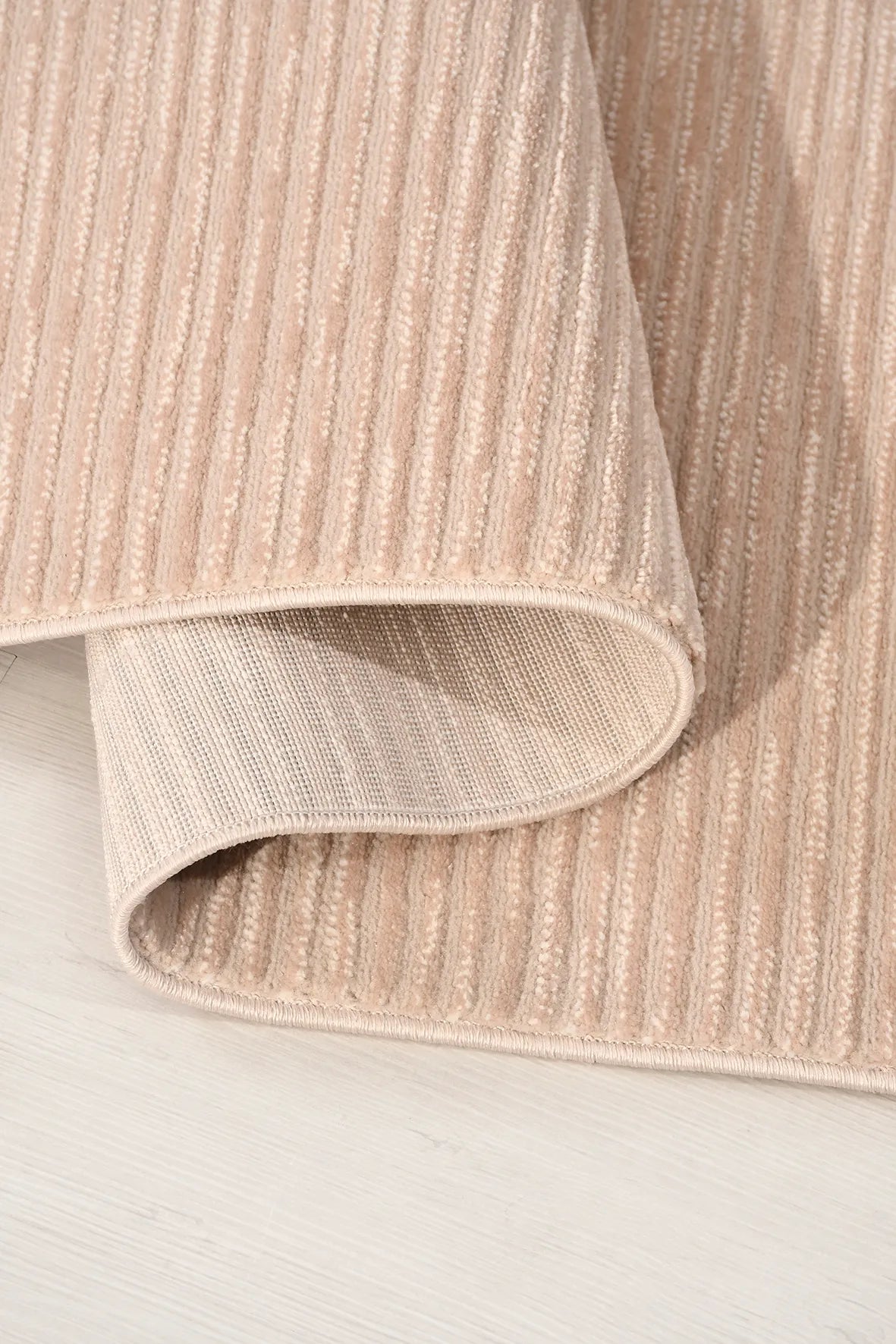 Vizon Çizgisel Dokulu Modern Halı